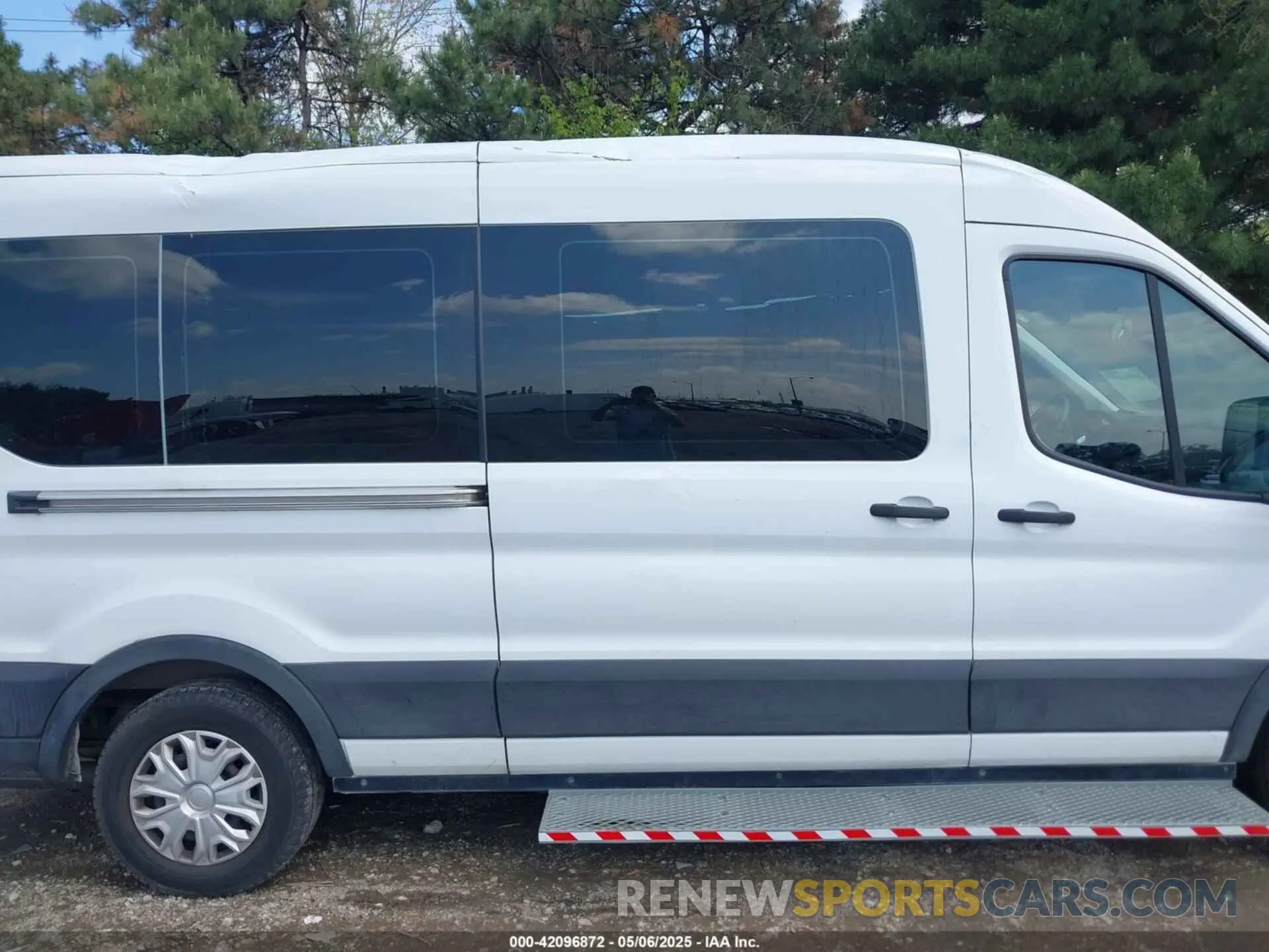 13 Photograph of a damaged car 1FBZX2CM5KKB87115 FORD TRANSIT-350 2019