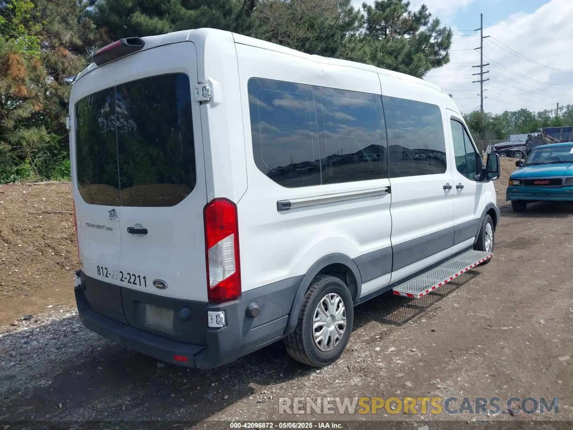 4 Photograph of a damaged car 1FBZX2CM5KKB87115 FORD TRANSIT-350 2019