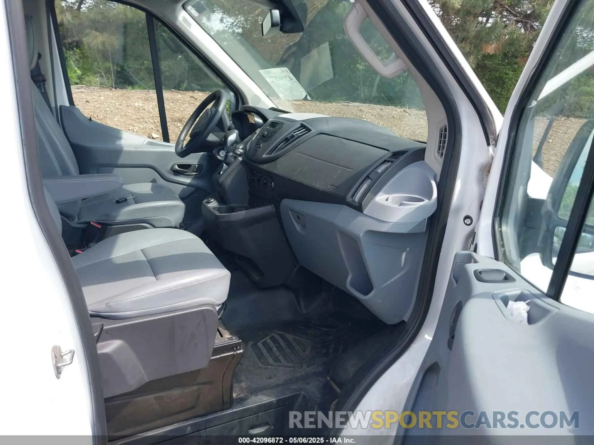 5 Photograph of a damaged car 1FBZX2CM5KKB87115 FORD TRANSIT-350 2019