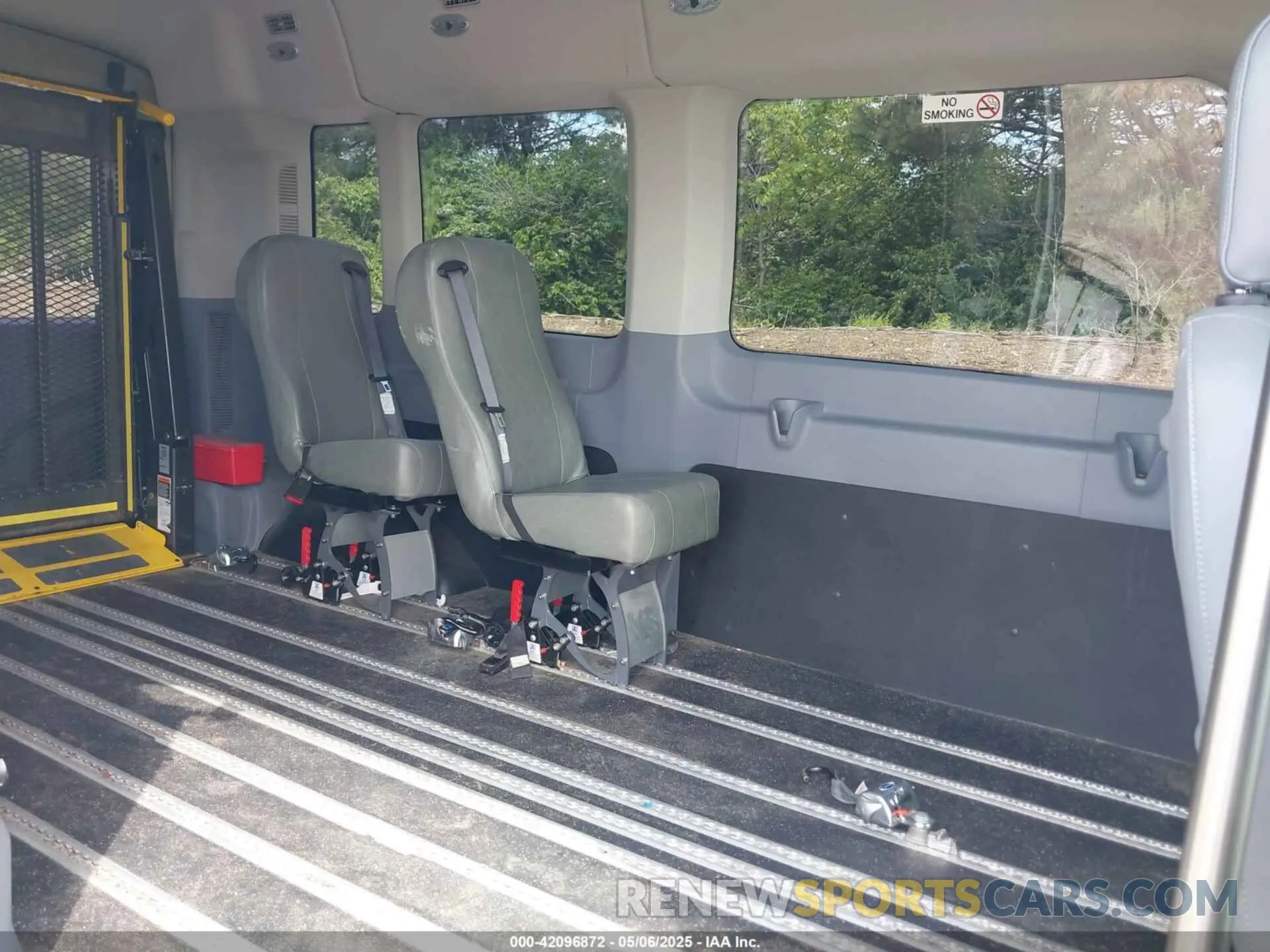 8 Photograph of a damaged car 1FBZX2CM5KKB87115 FORD TRANSIT-350 2019
