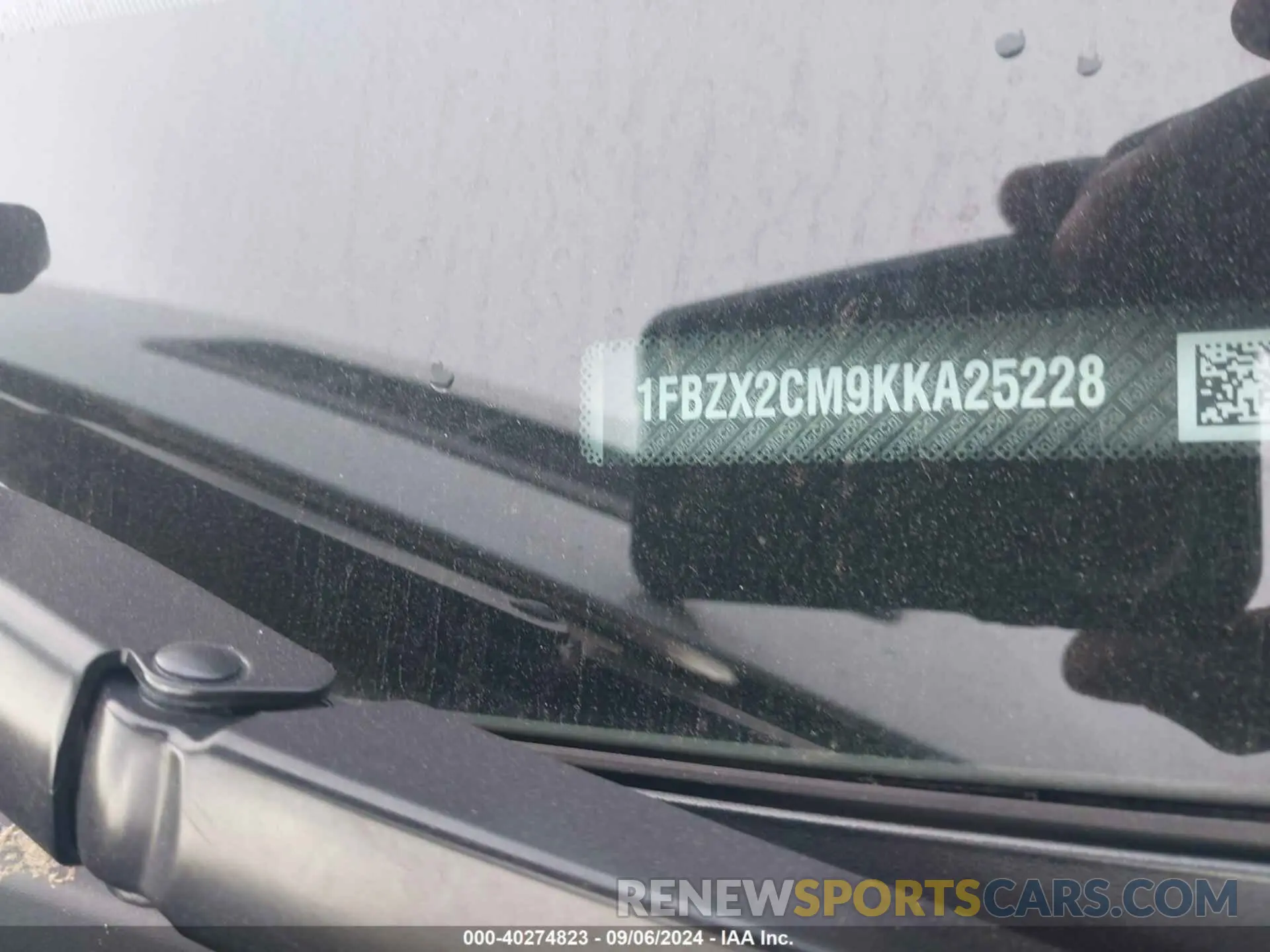 17 Photograph of a damaged car 1FBZX2CM9KKA25228 FORD TRANSIT-350 2019