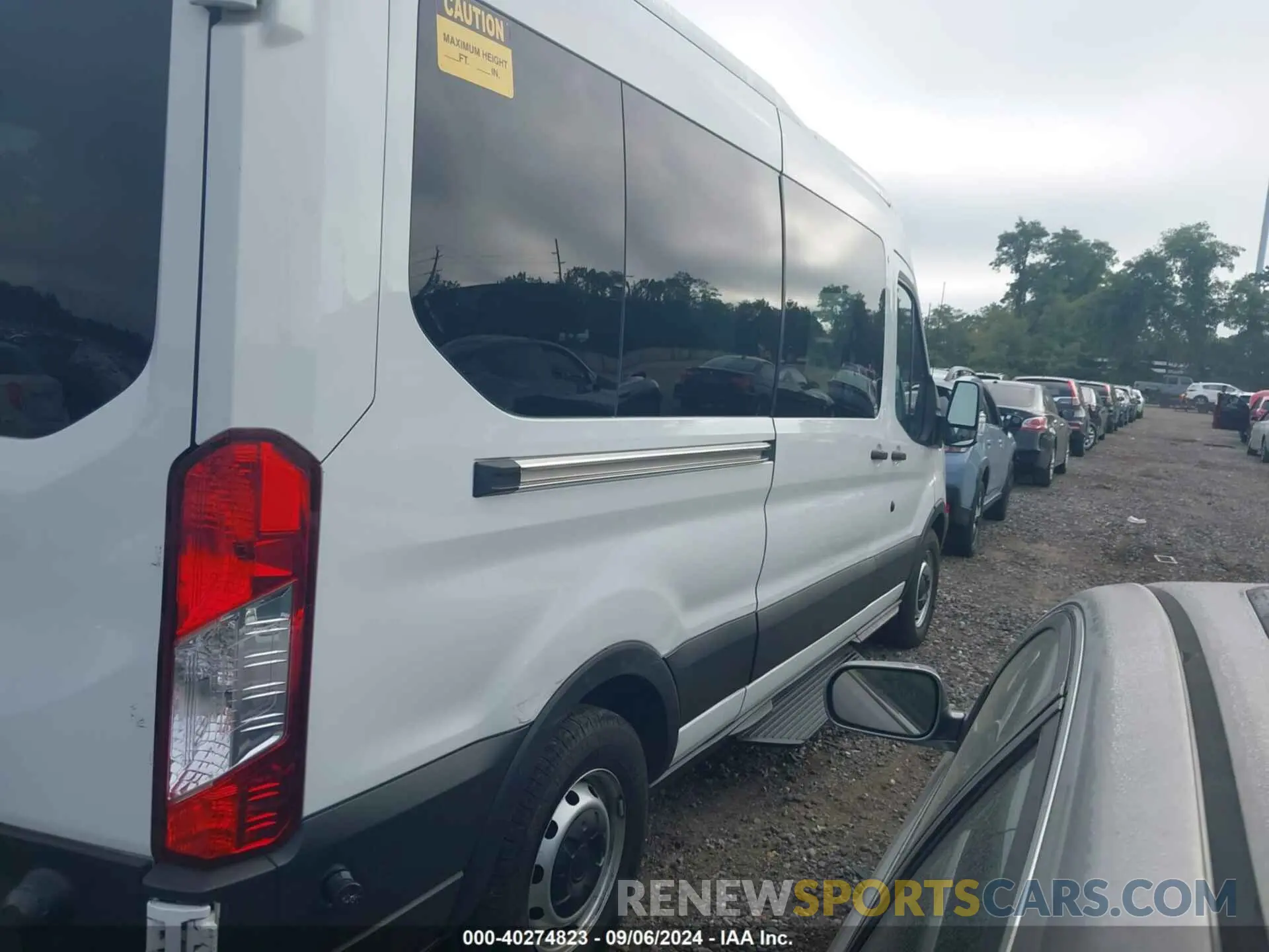 4 Photograph of a damaged car 1FBZX2CM9KKA25228 FORD TRANSIT-350 2019
