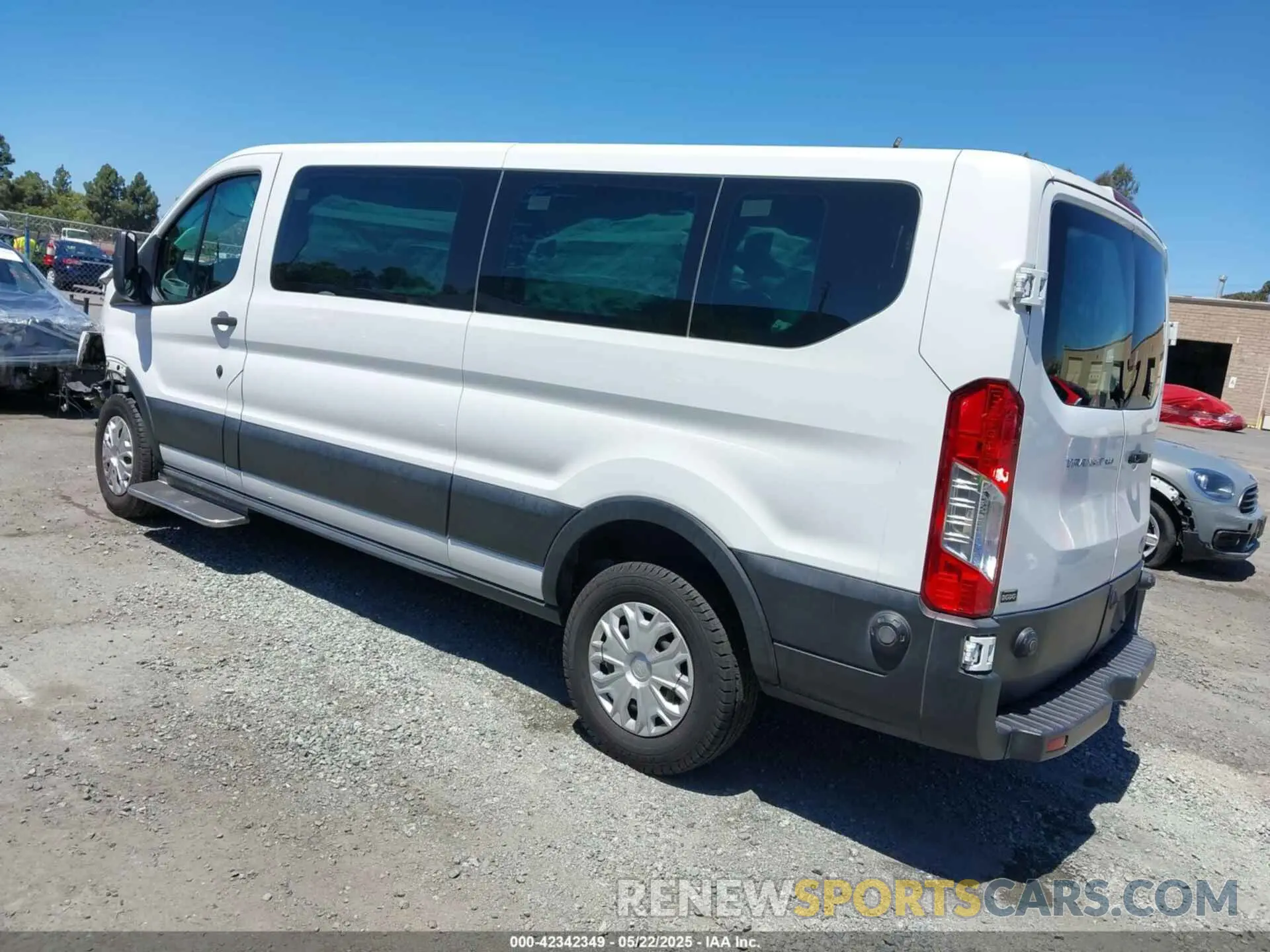 3 Фотография поврежденного автомобиля 1FBZX2YM2KKA61349 FORD TRANSIT-350 2019