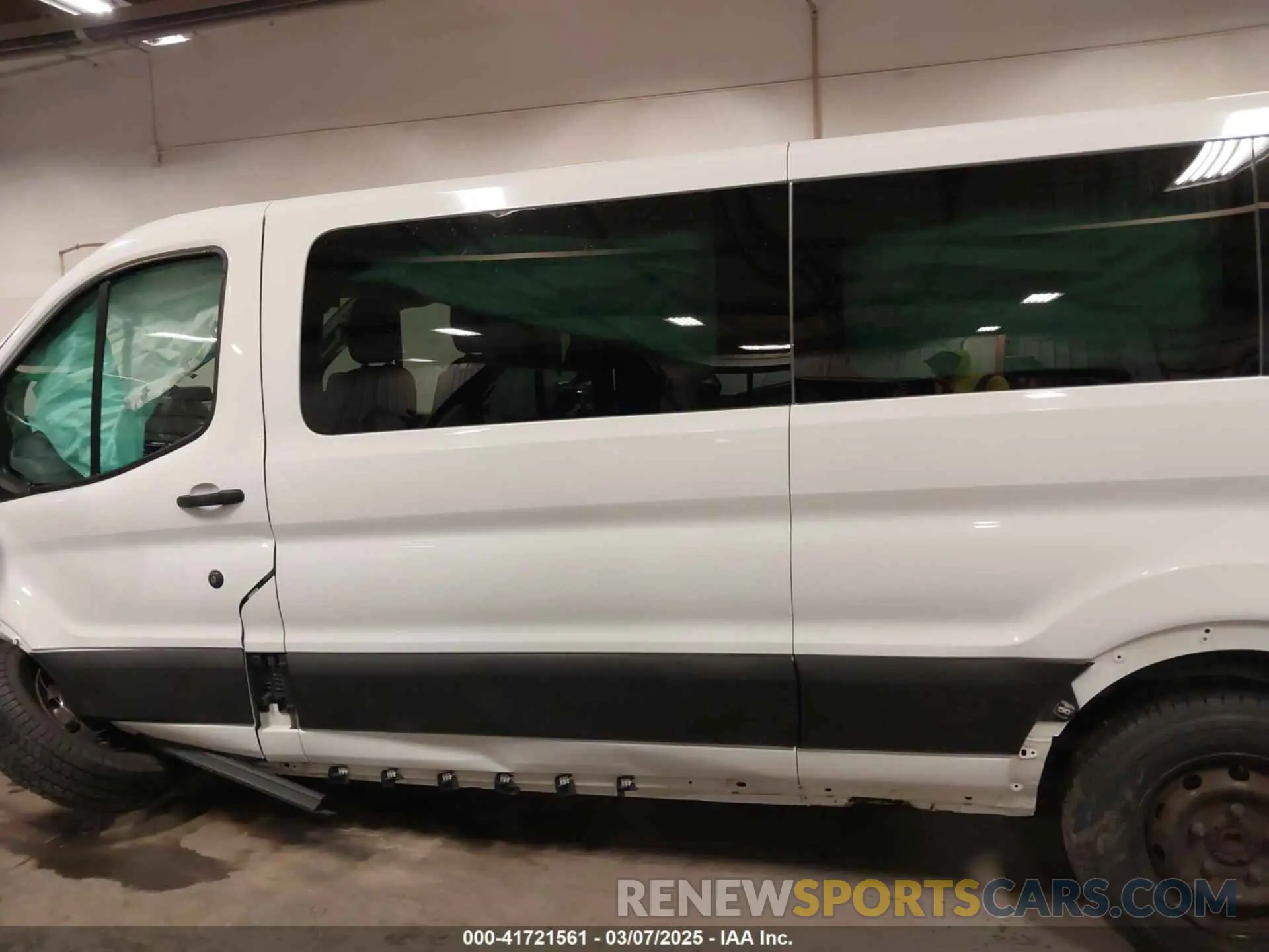 15 Photograph of a damaged car 1FBZX2YM7KKA22871 FORD TRANSIT-350 2019