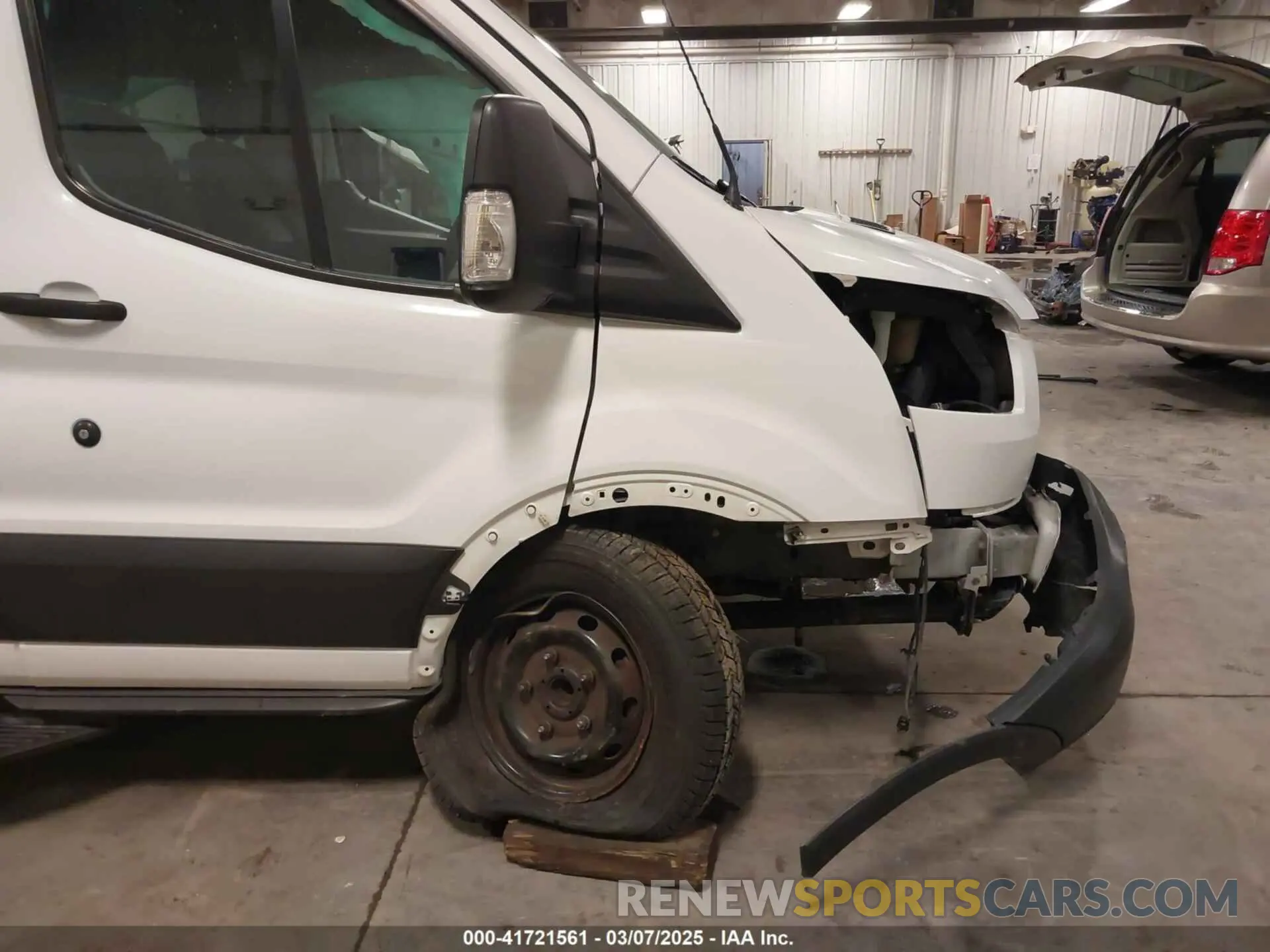 19 Photograph of a damaged car 1FBZX2YM7KKA22871 FORD TRANSIT-350 2019