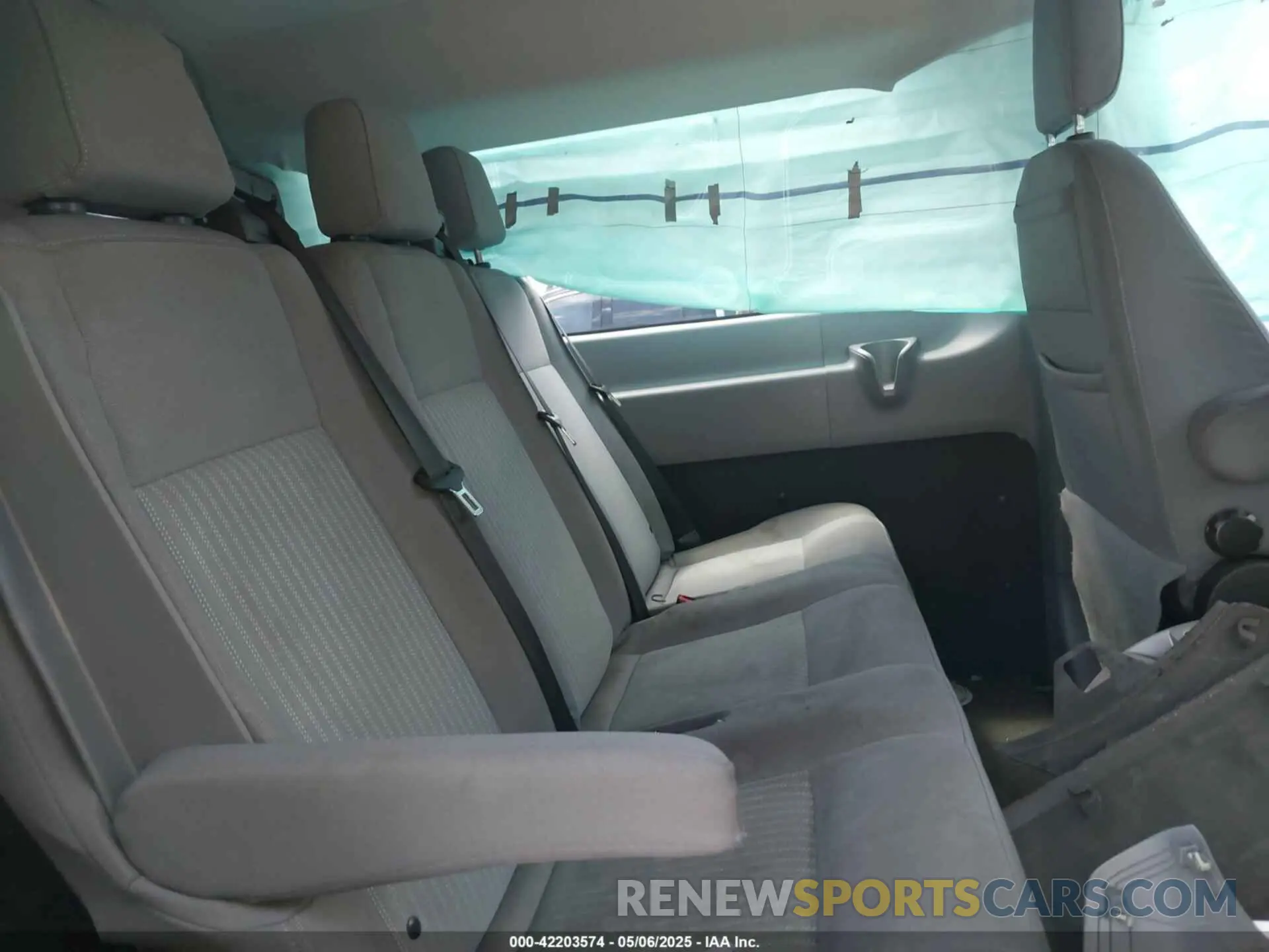 8 Photograph of a damaged car 1FBZX2ZM2KKB12170 FORD TRANSIT-350 2019