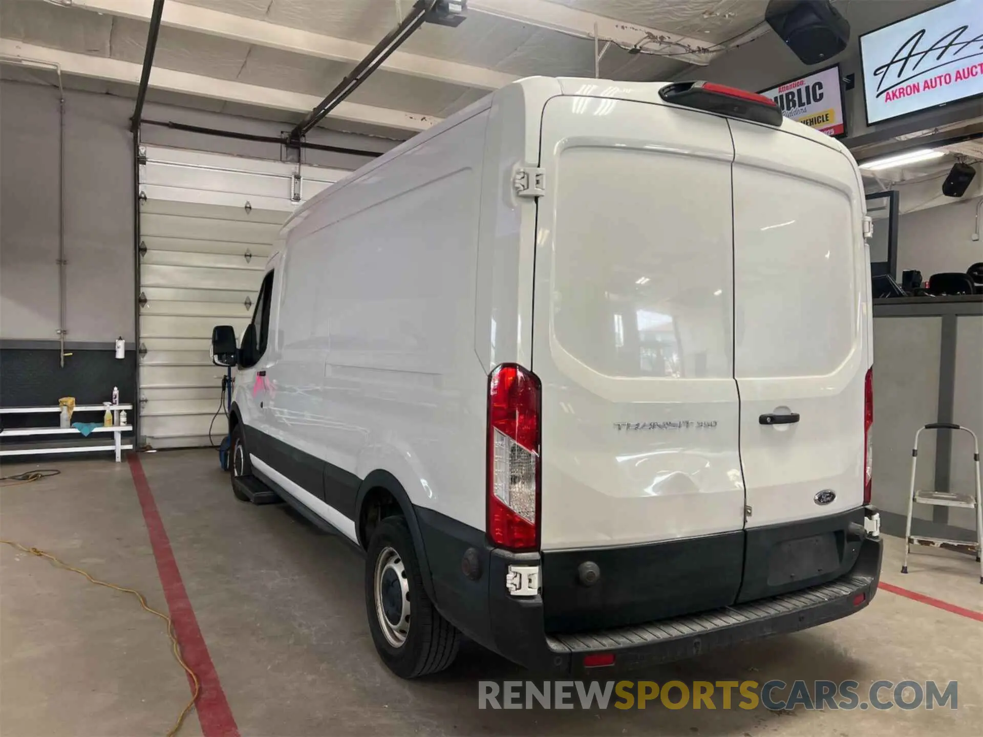 15 Photograph of a damaged car 1FTBW2CM4KKB86991 FORD TRANSIT-350 2019