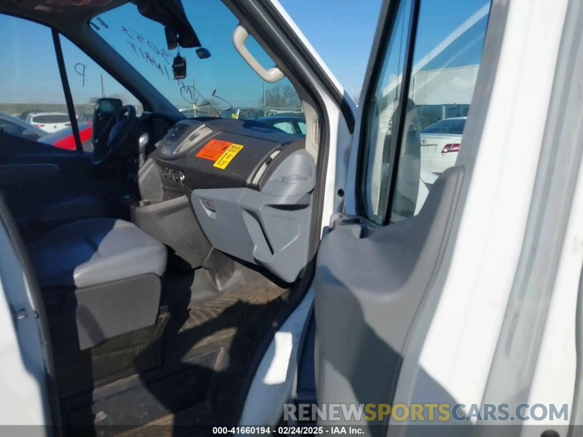 5 Photograph of a damaged car 1FTBW2CM5KKB73053 FORD TRANSIT-350 2019