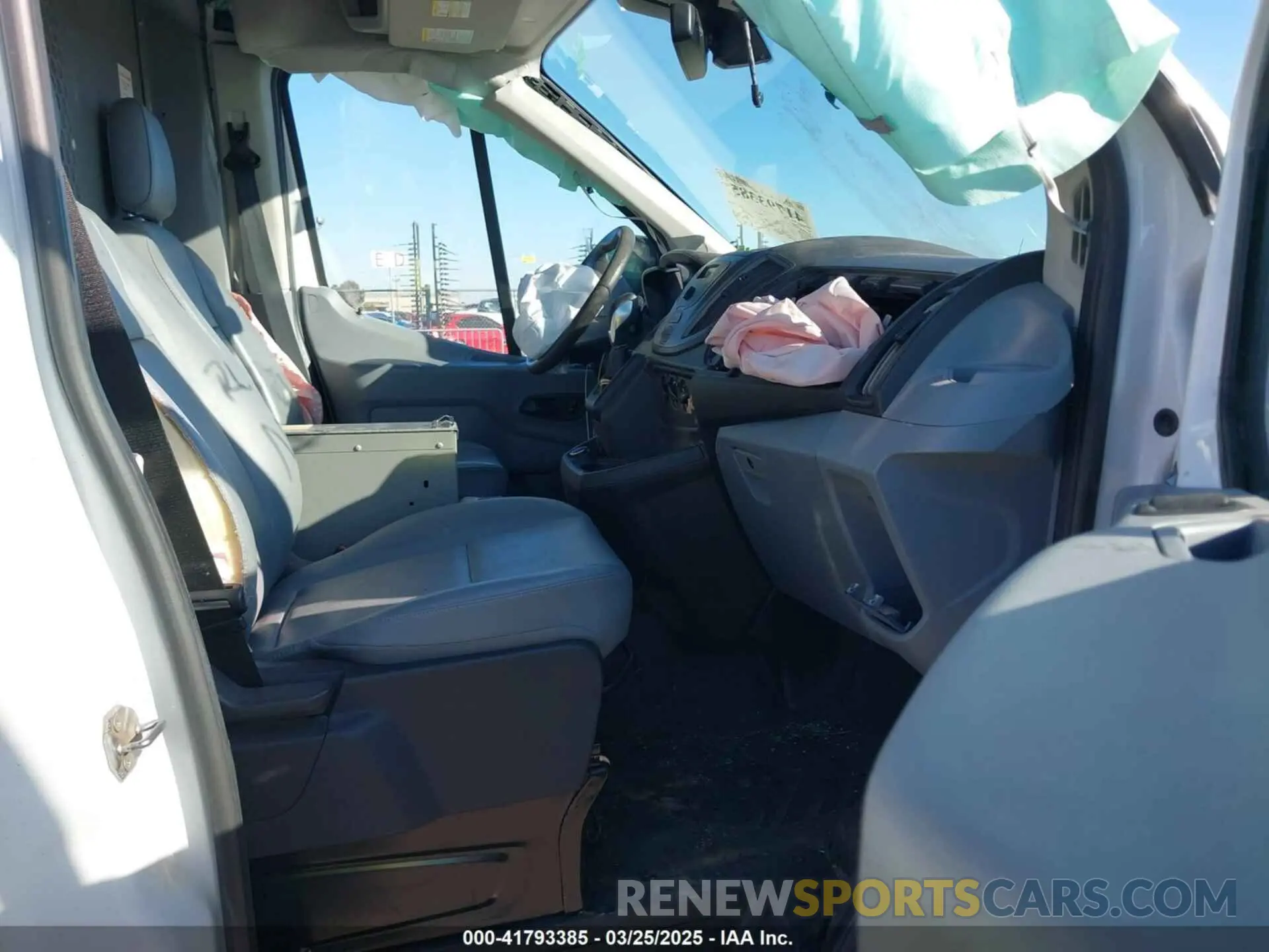 1 Photograph of a damaged car 1FTBW2CM7KKB28275 FORD TRANSIT-350 2019