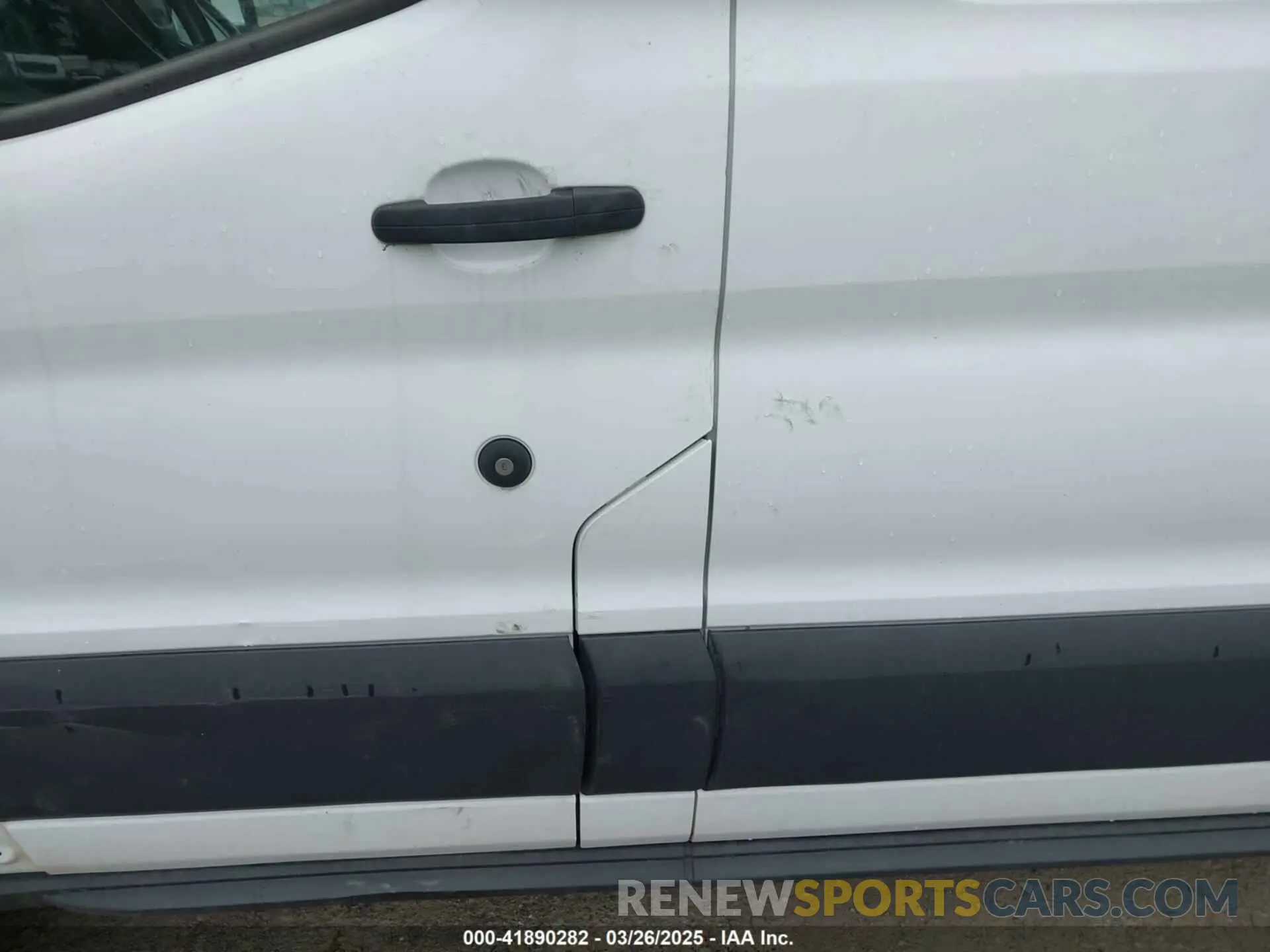 17 Photograph of a damaged car 1FTBW3XG2KKB63994 FORD TRANSIT-350 2019