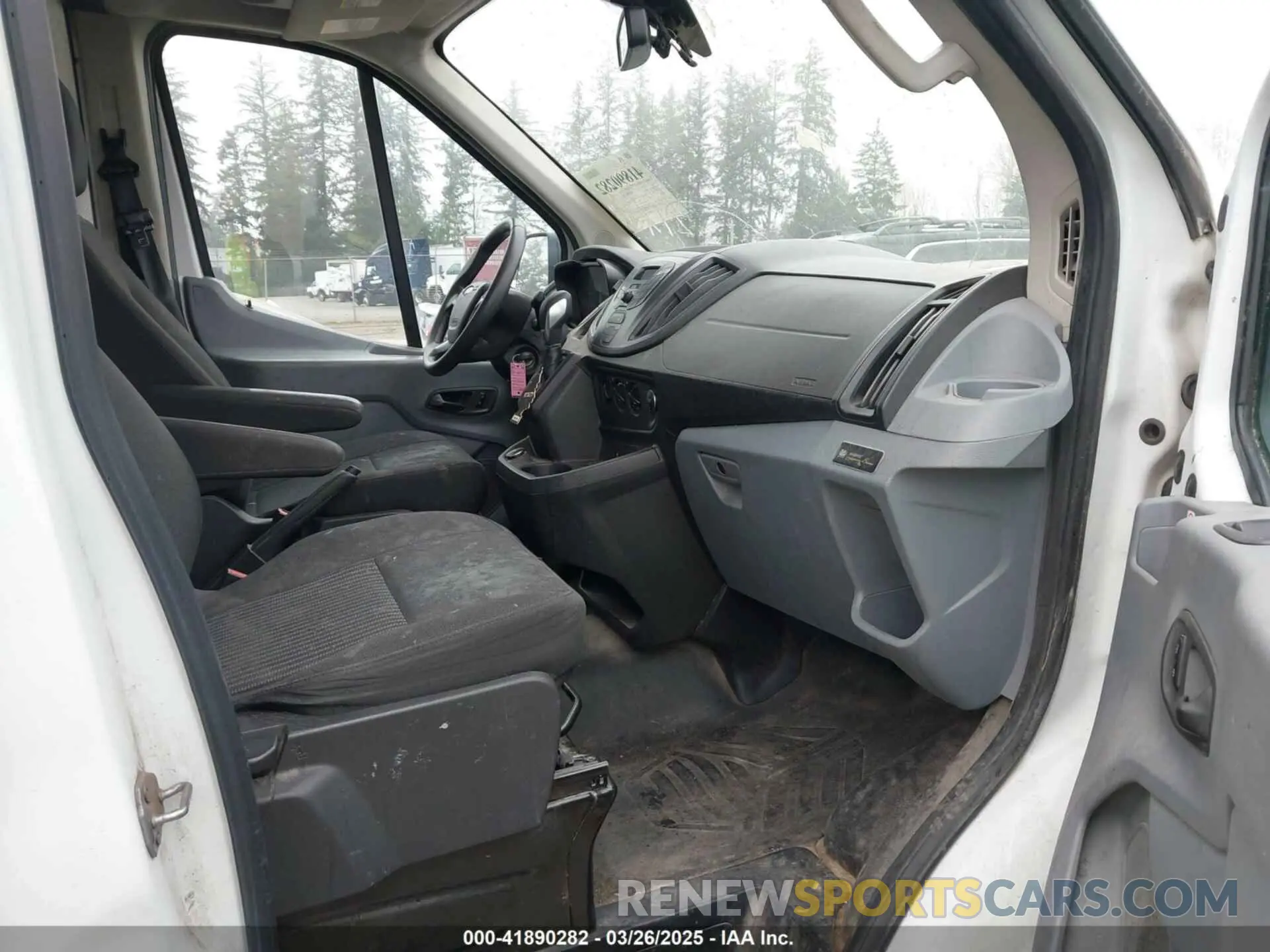 5 Photograph of a damaged car 1FTBW3XG2KKB63994 FORD TRANSIT-350 2019