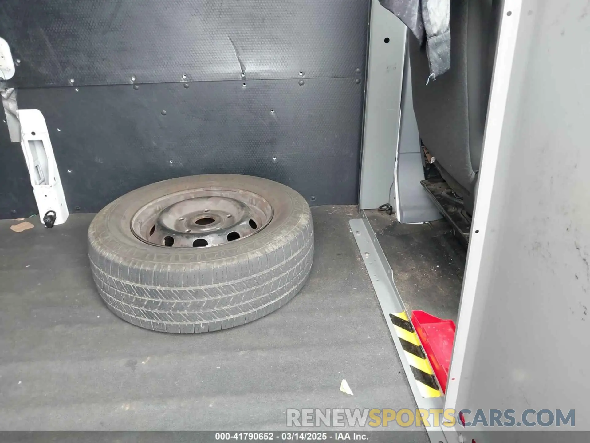 8 Фотография поврежденного автомобиля 1FTBW3XG6KKA58407 FORD TRANSIT-350 2019