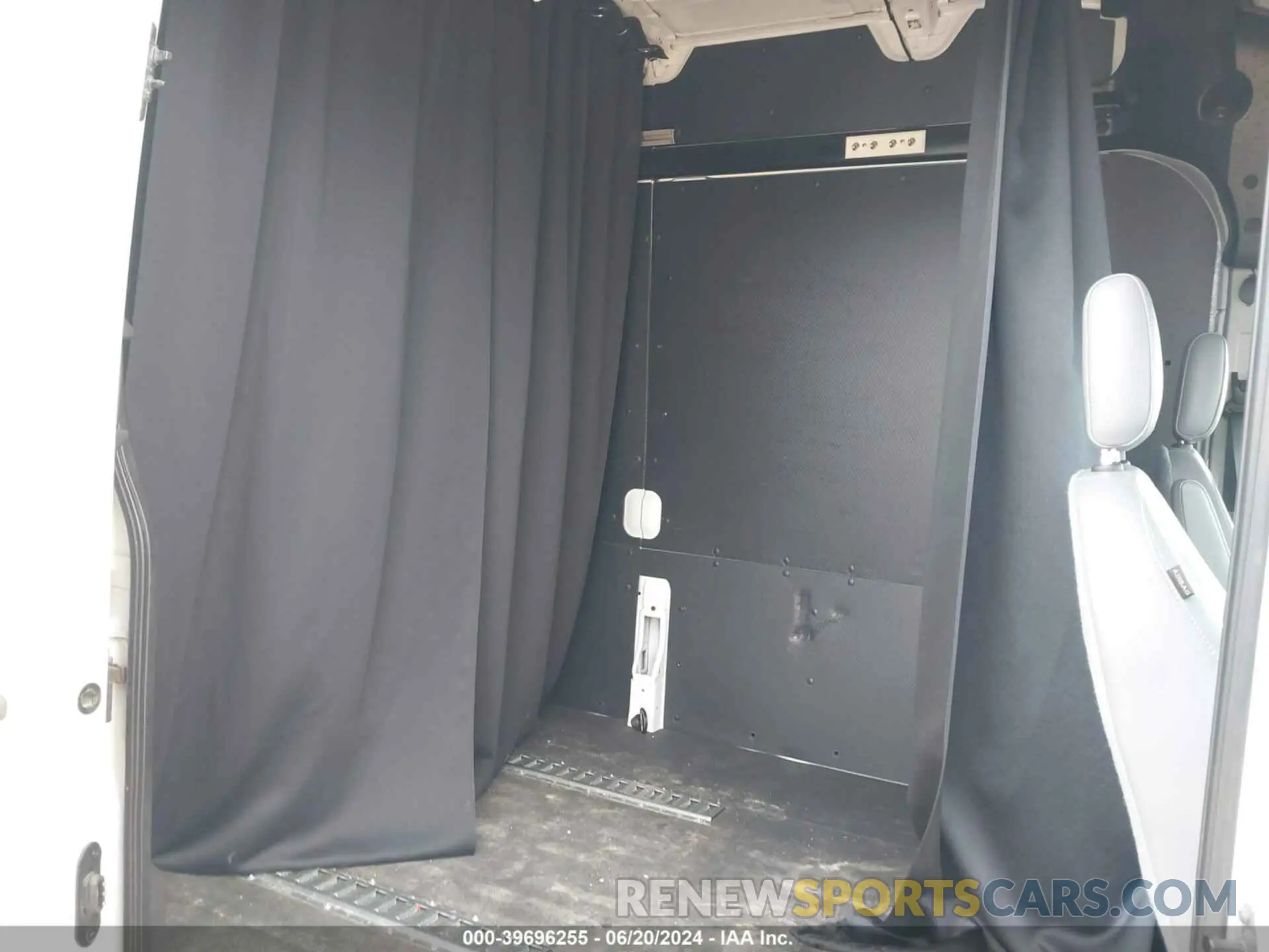 8 Photograph of a damaged car 1FTBW3XM8KKA93794 FORD TRANSIT-350 2019