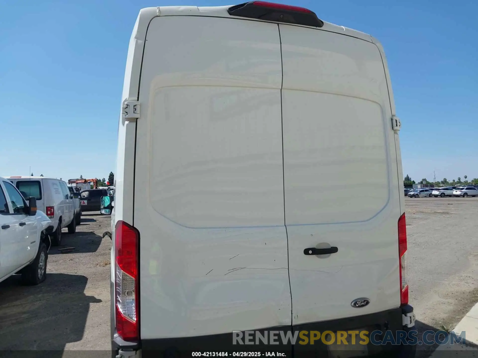 17 Photograph of a damaged car 1FTBW3XMXKKB74344 FORD TRANSIT-350 2019