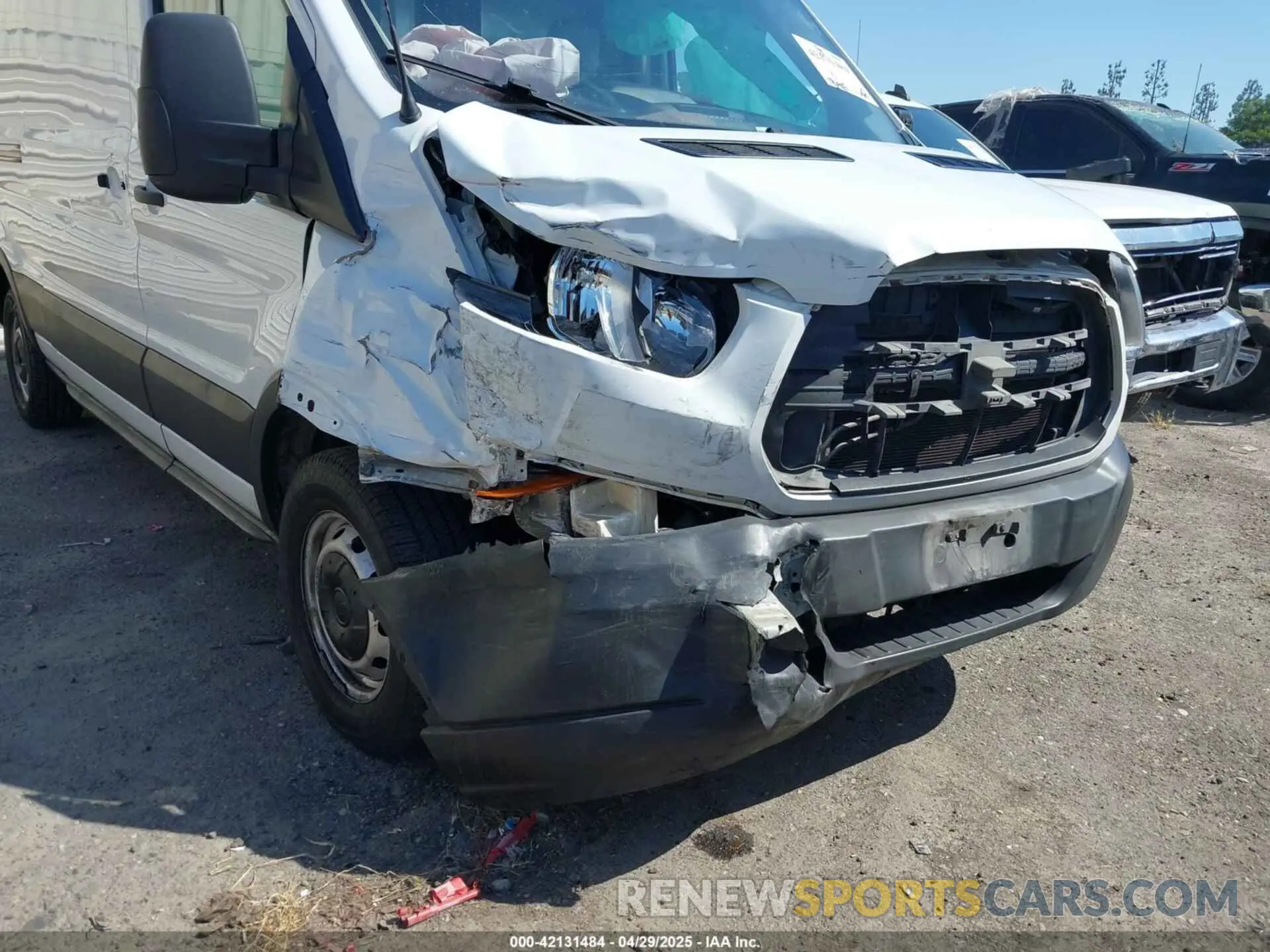6 Photograph of a damaged car 1FTBW3XMXKKB74344 FORD TRANSIT-350 2019
