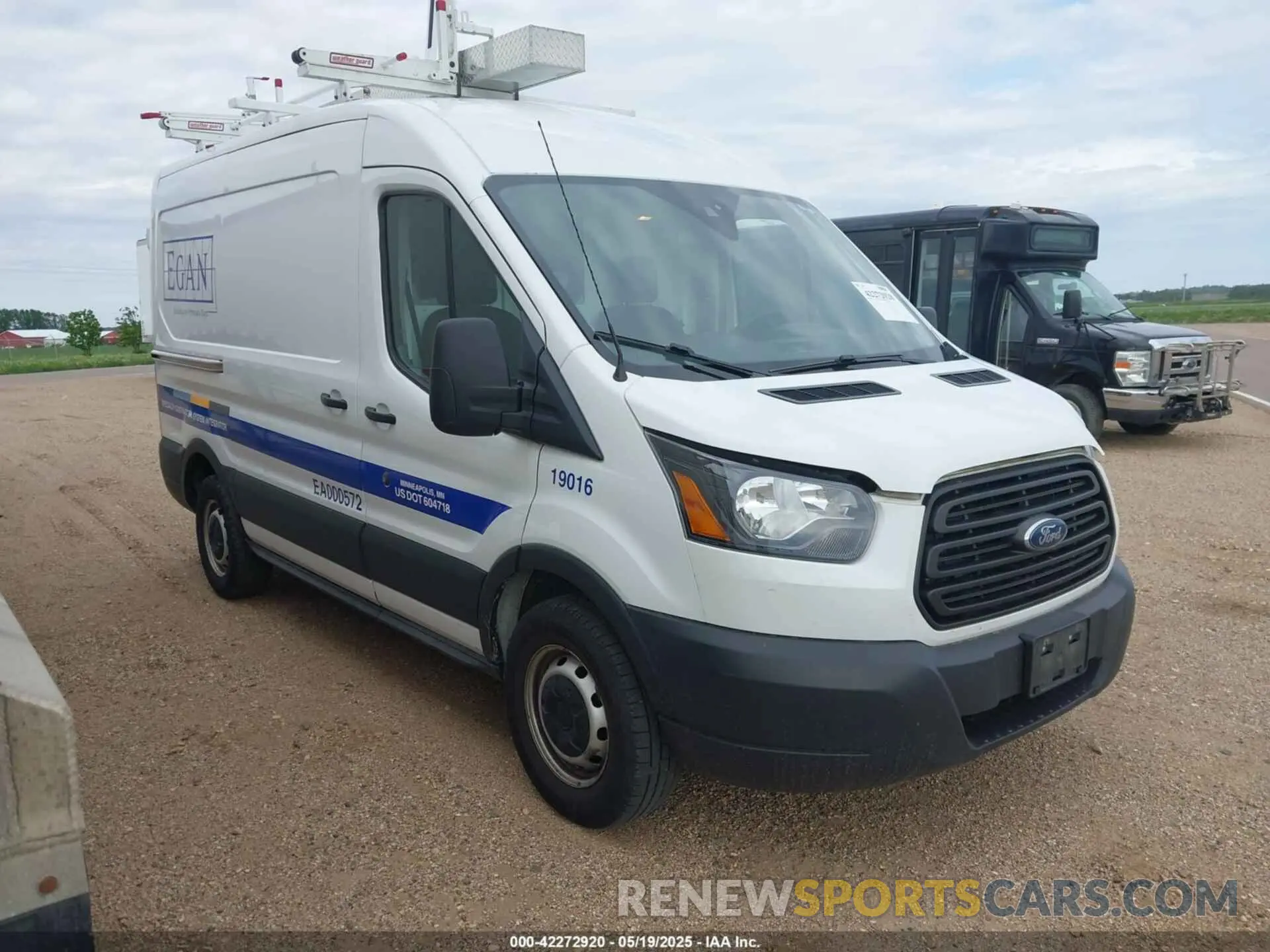 1 Фотография поврежденного автомобиля 1FTBW9CM8KKB39875 FORD TRANSIT-350 2019