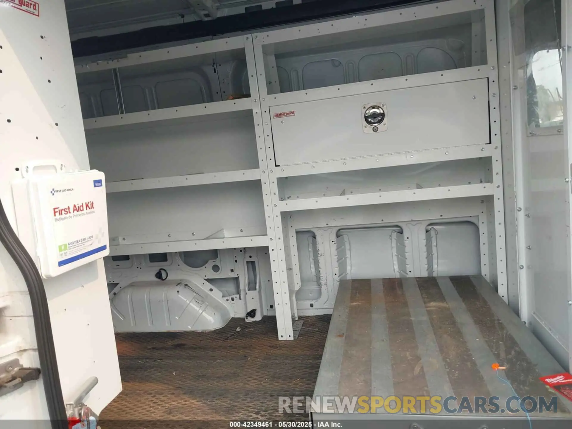 8 Photograph of a damaged car 1FTBW9CMXKKB39876 FORD TRANSIT-350 2019