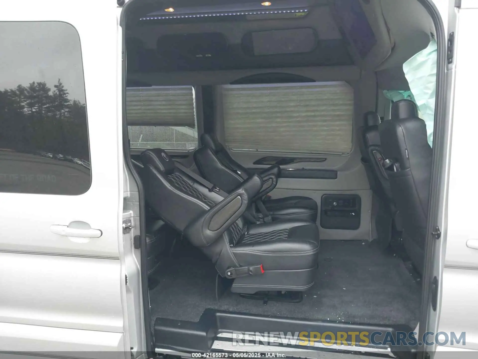 8 Photograph of a damaged car 1FTBW2XG0PKA56668 FORD TRANSIT-350 2023