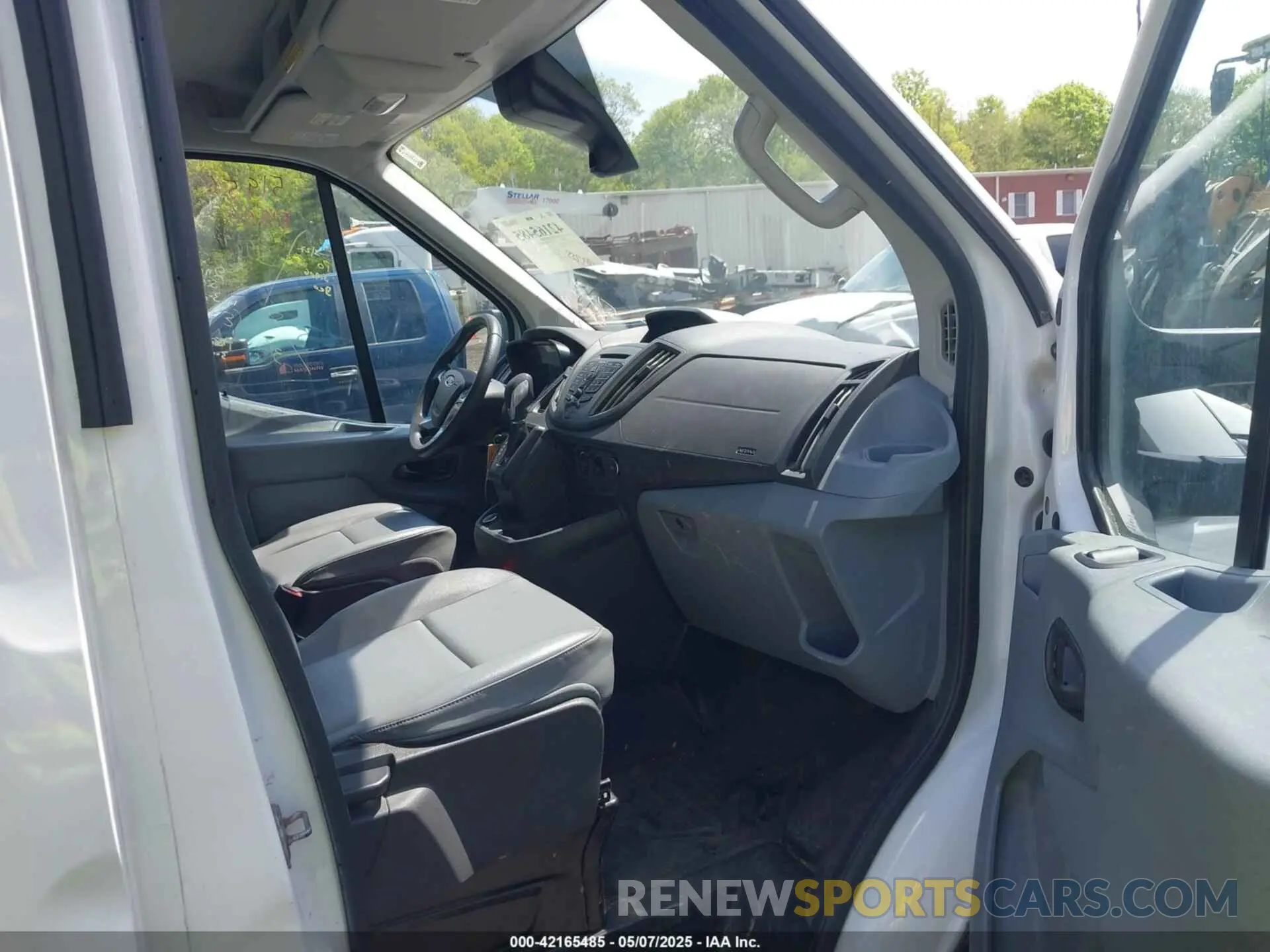 5 Photograph of a damaged car 1FDBF8ZM1KKA86028 FORD TRANSIT-350 CAB 2019