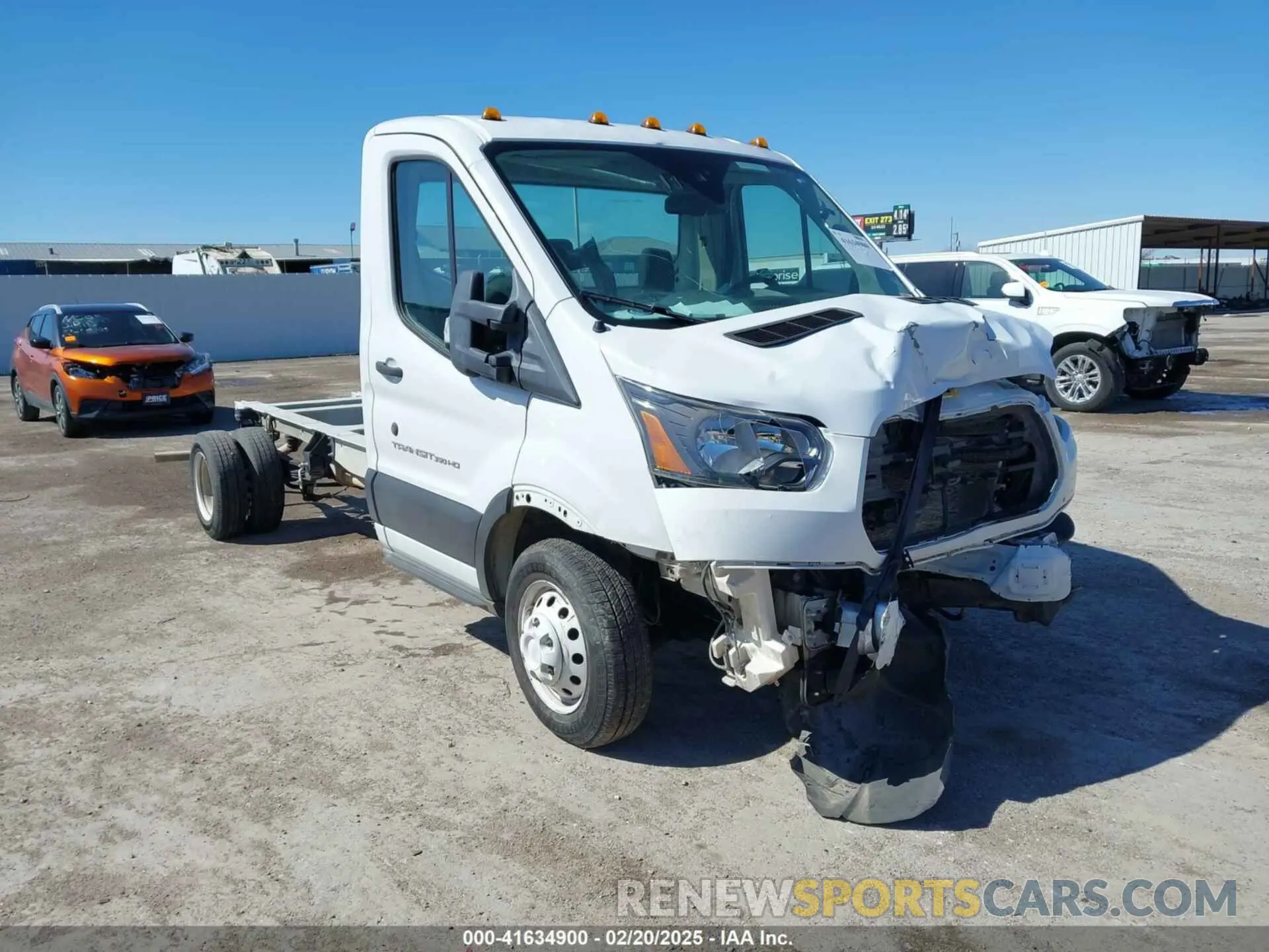 1 Фотография поврежденного автомобиля 1FDBF8ZM1KKB46972 FORD TRANSIT-350 CAB 2019