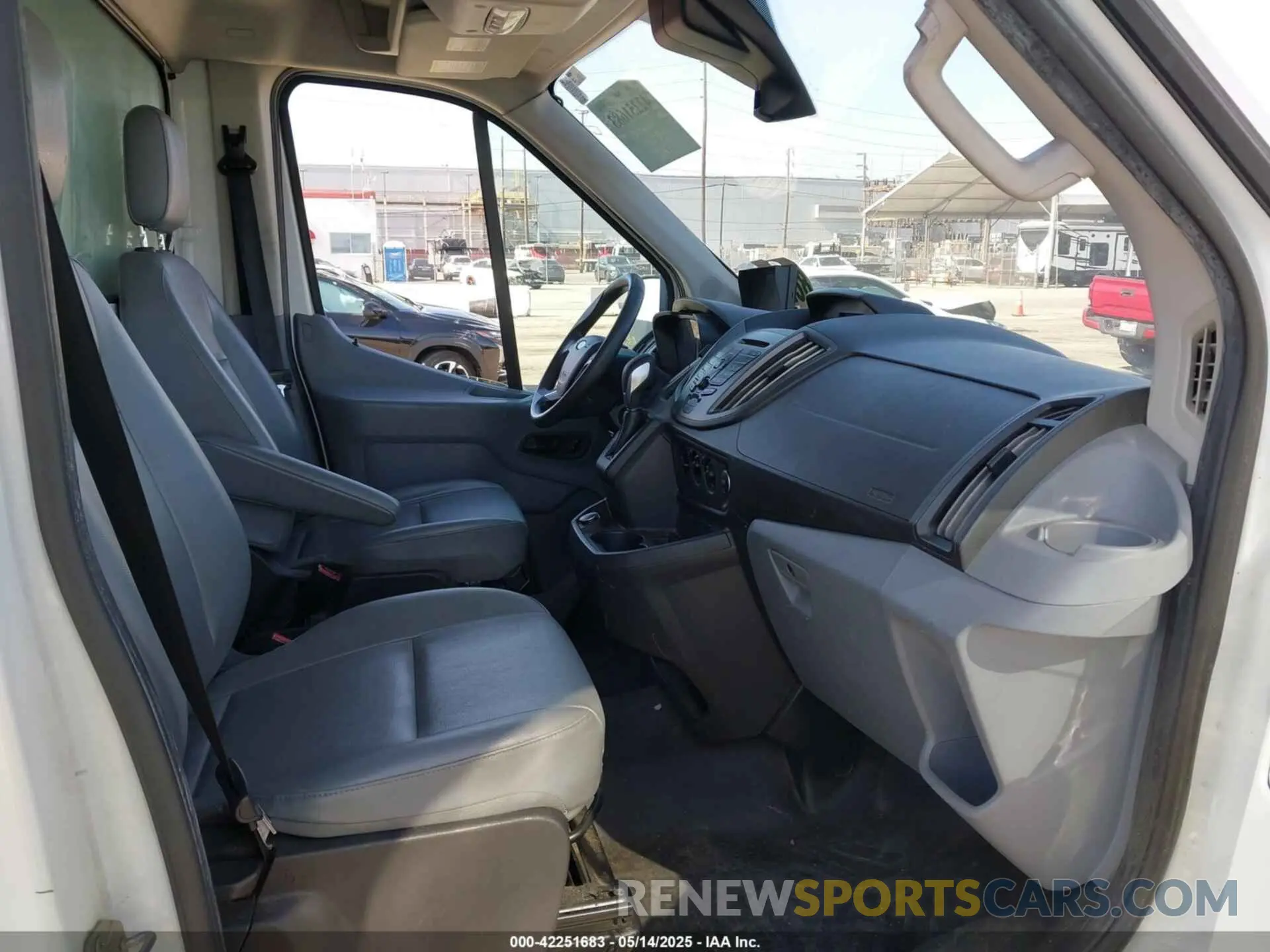 5 Фотография поврежденного автомобиля 1FDBF8ZM7KKA38548 FORD TRANSIT-350 CAB 2019