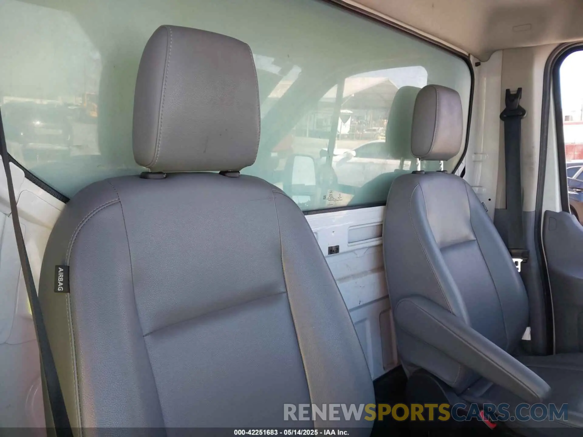 8 Фотография поврежденного автомобиля 1FDBF8ZM7KKA38548 FORD TRANSIT-350 CAB 2019