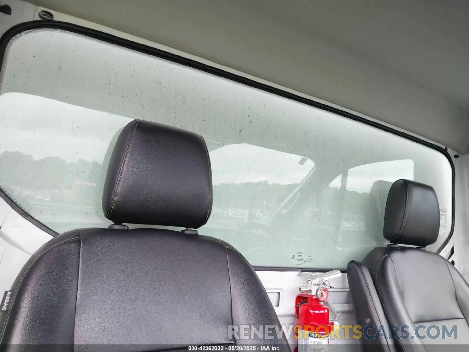 8 Photograph of a damaged car 1FDBF6Z80LKA32244 FORD TRANSIT-350 CAB 2020