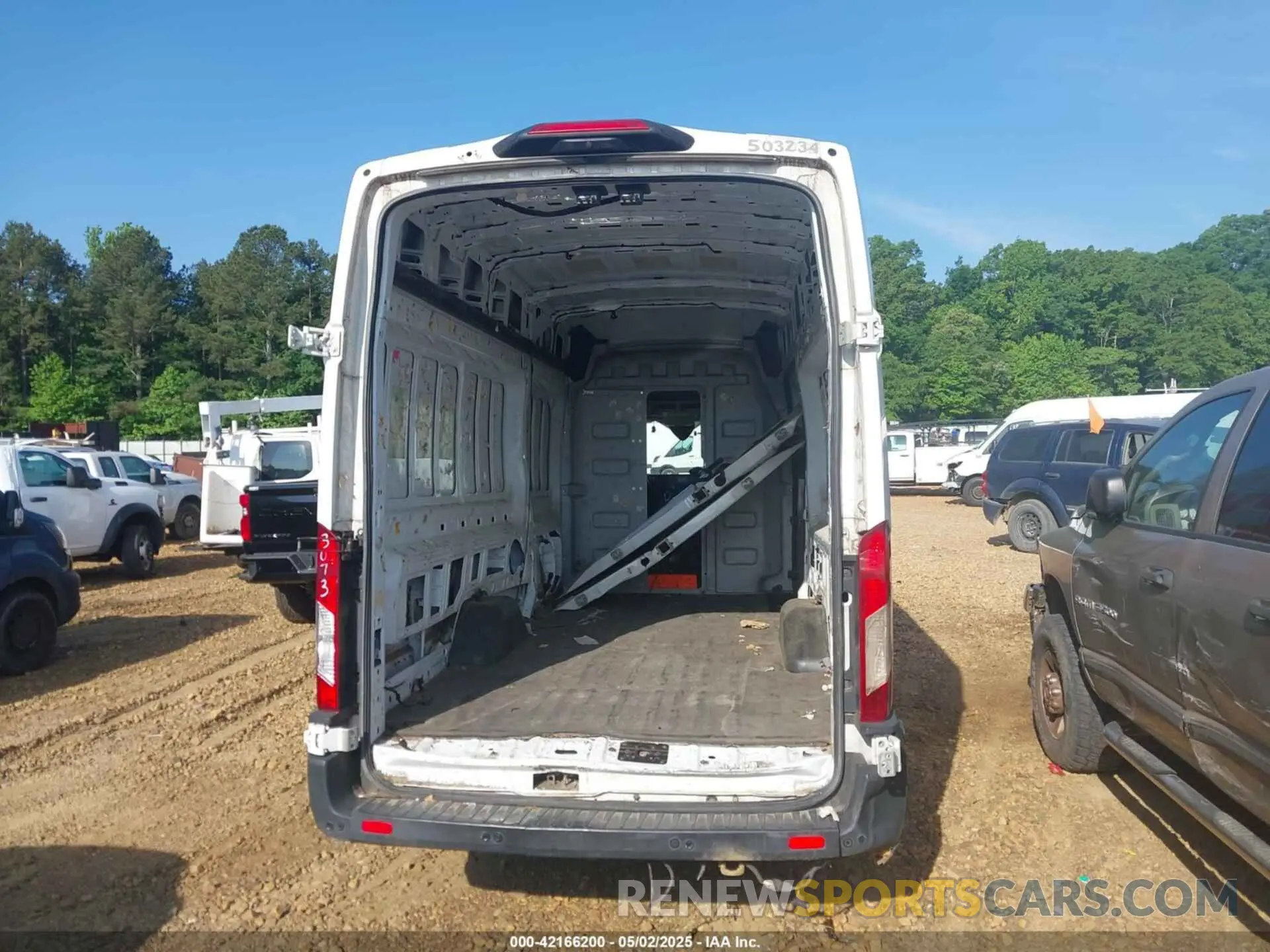 17 Photograph of a damaged car 1FTBW3X85LKA45660 FORD TRANSIT-350 CARGO VAN 2020