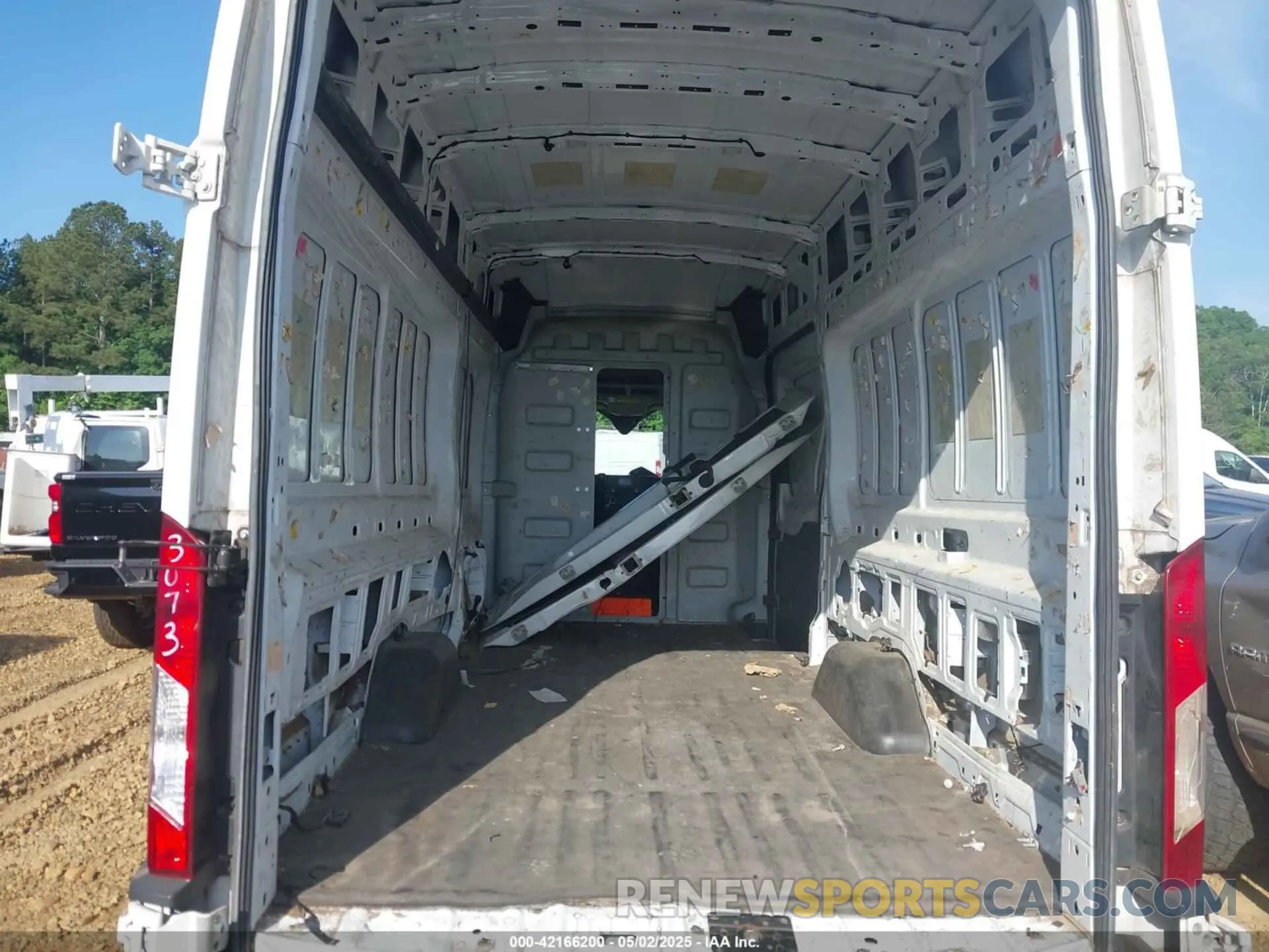 8 Photograph of a damaged car 1FTBW3X85LKA45660 FORD TRANSIT-350 CARGO VAN 2020