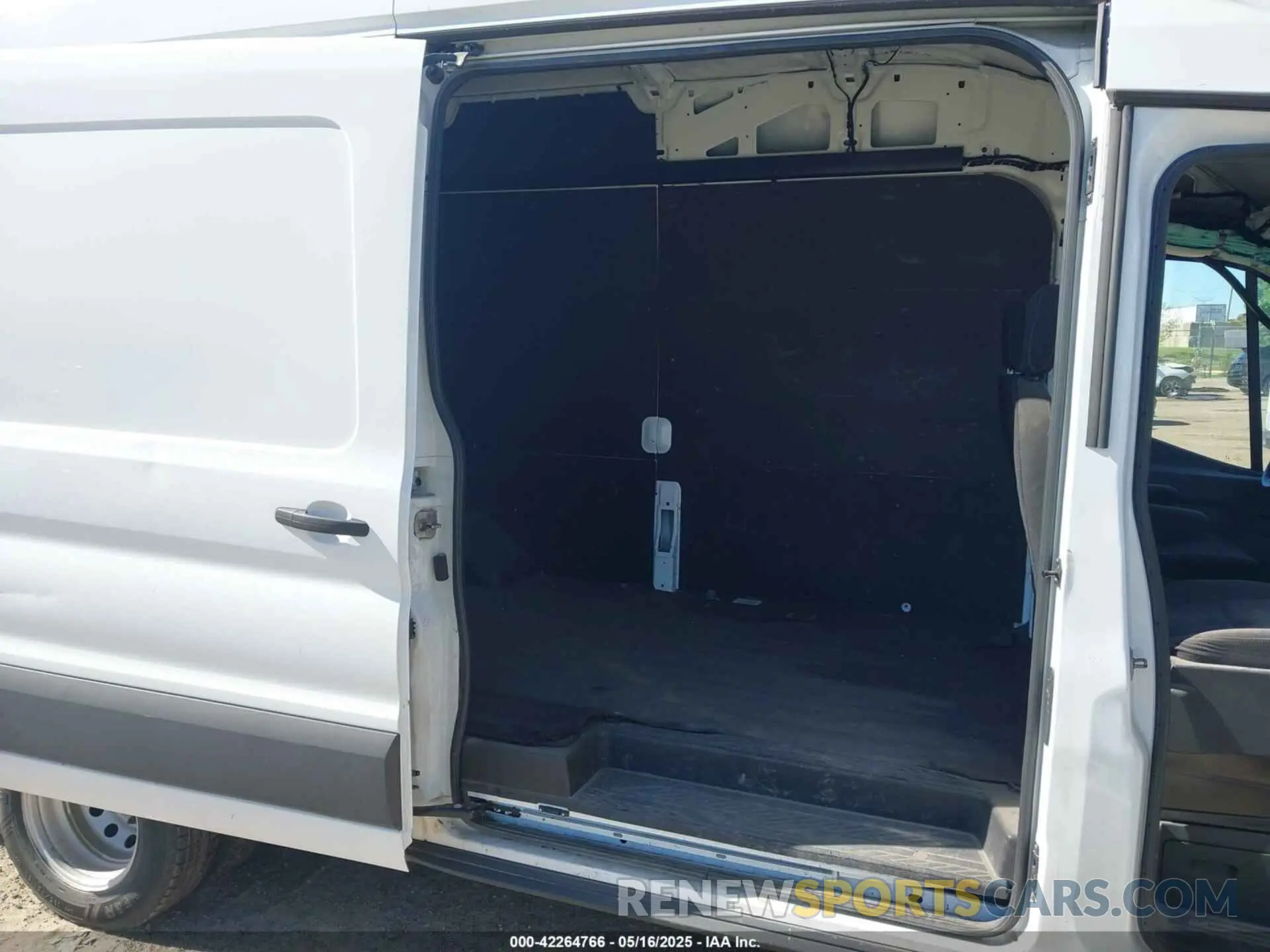 8 Photograph of a damaged car 1FTBF4XG6MKA37193 FORD TRANSIT-350 CARGO VAN 2021