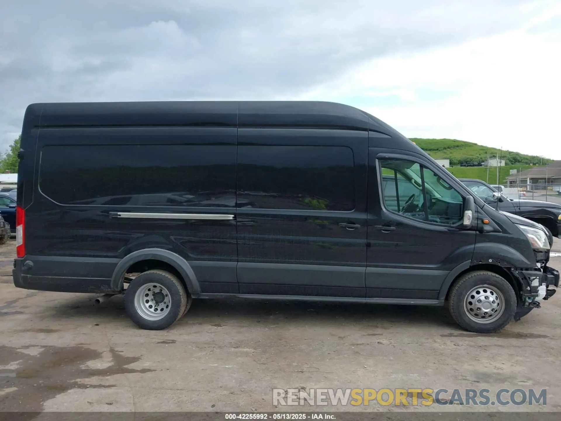 14 Photograph of a damaged car 1FTBF4UG4NKA60882 FORD TRANSIT-350 CARGO VAN 2022