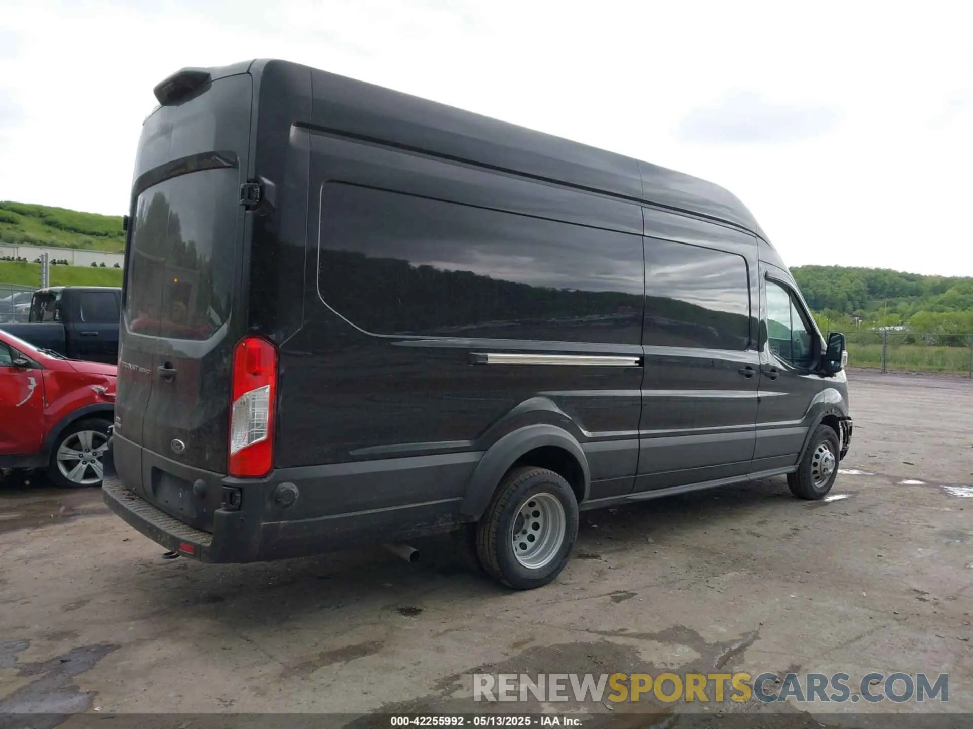 4 Photograph of a damaged car 1FTBF4UG4NKA60882 FORD TRANSIT-350 CARGO VAN 2022