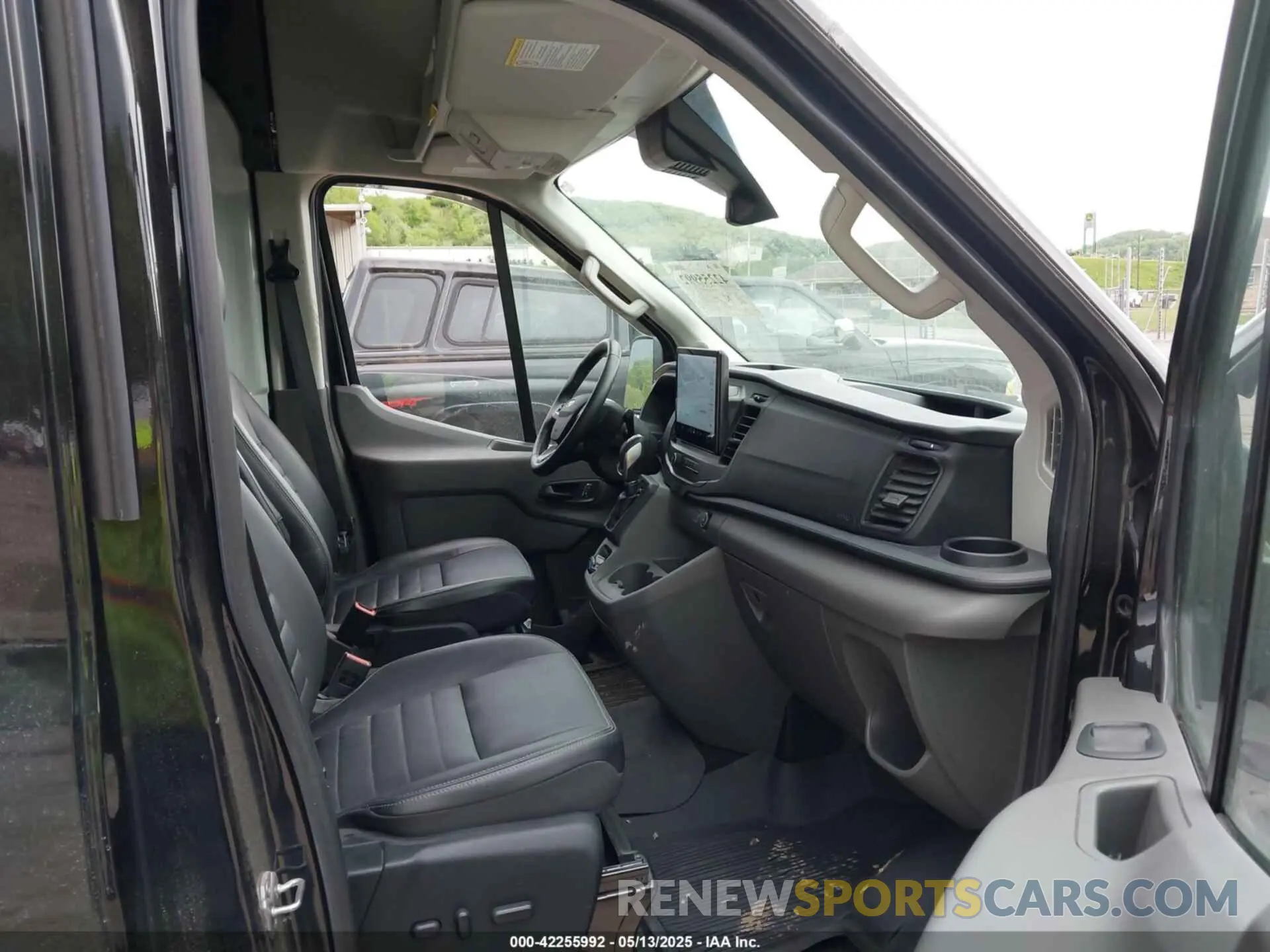 5 Photograph of a damaged car 1FTBF4UG4NKA60882 FORD TRANSIT-350 CARGO VAN 2022