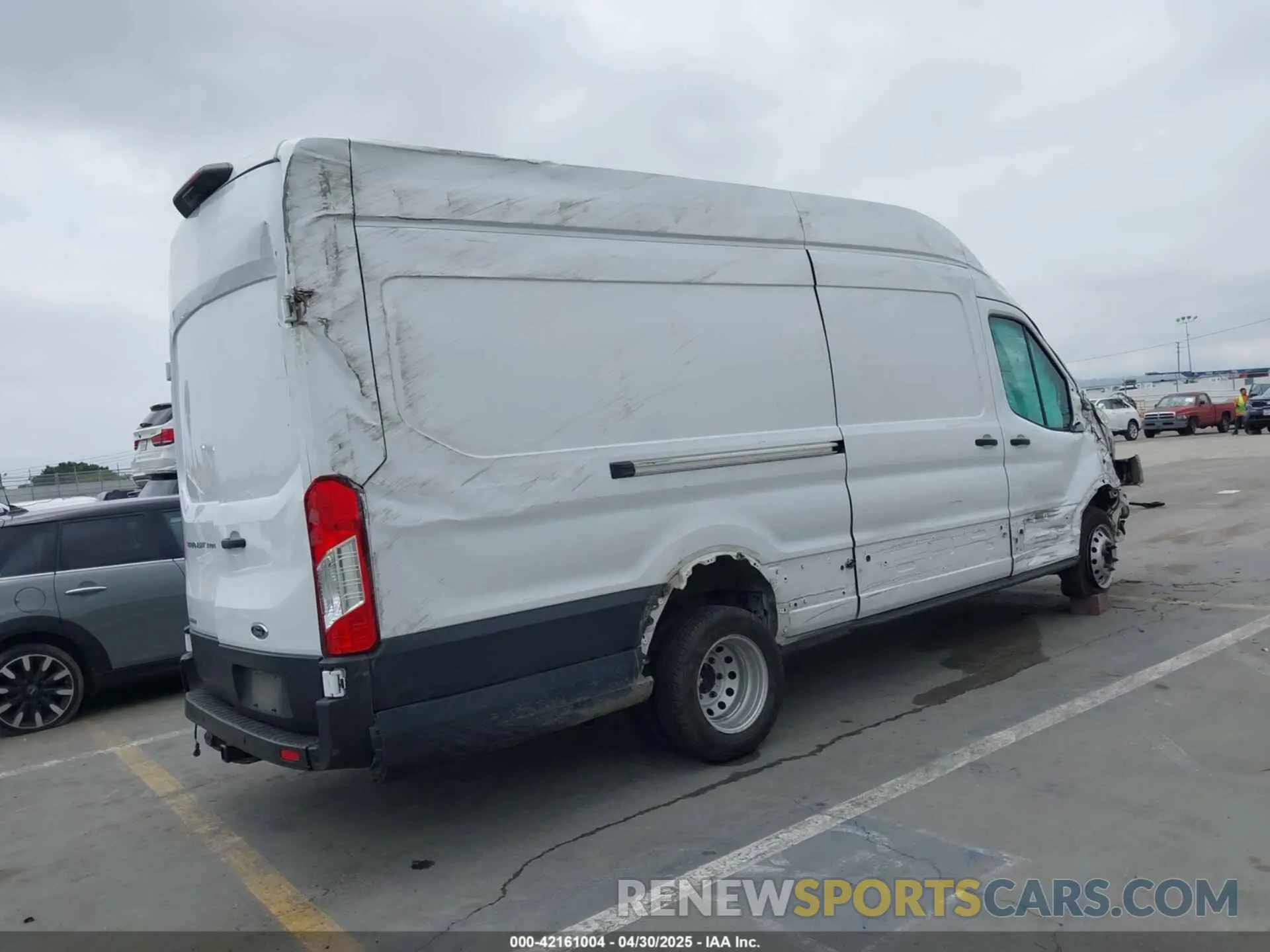 4 Photograph of a damaged car 1FTBF4XG3NKA44975 FORD TRANSIT-350 CARGO VAN 2022