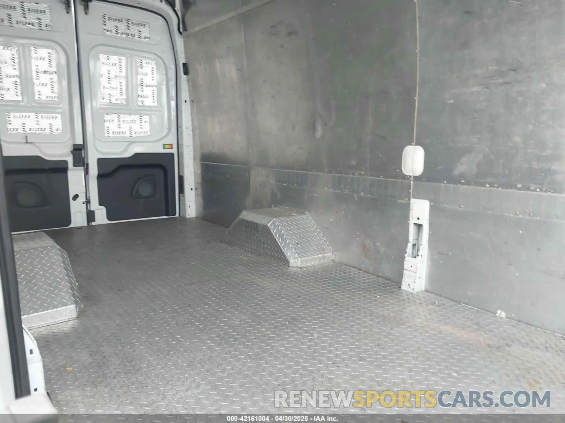 8 Photograph of a damaged car 1FTBF4XG3NKA44975 FORD TRANSIT-350 CARGO VAN 2022