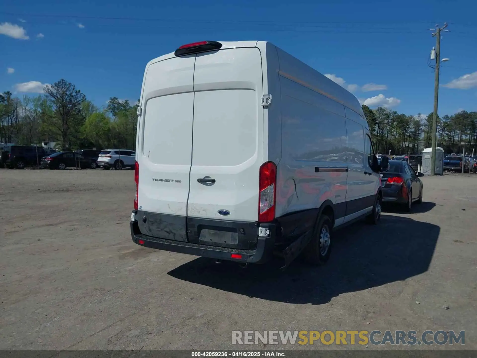 4 Photograph of a damaged car 1FTBW3X80NKA69156 FORD TRANSIT-350 CARGO VAN 2022