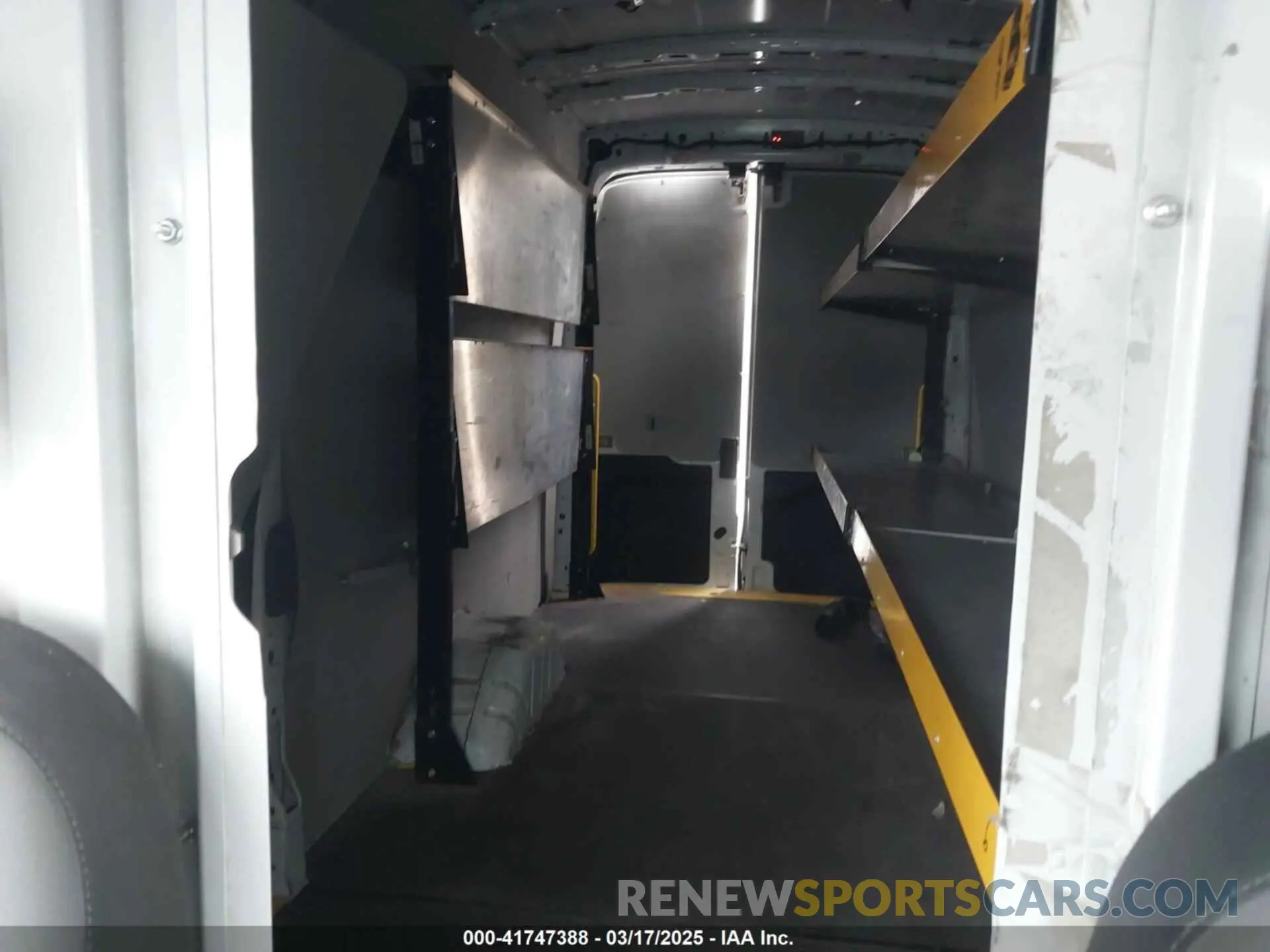 6 Photograph of a damaged car 1FTRU8UG0NKA66738 FORD TRANSIT-350 CARGO VAN 2022
