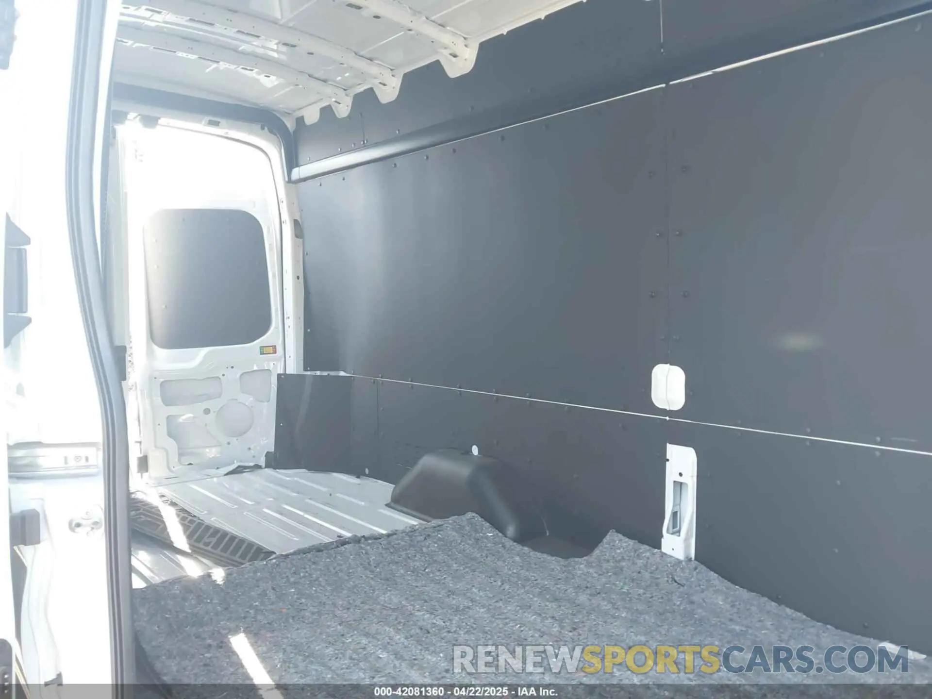17 Photograph of a damaged car 1FTBW3X89RKB49268 FORD TRANSIT-350 CARGO VAN 2024