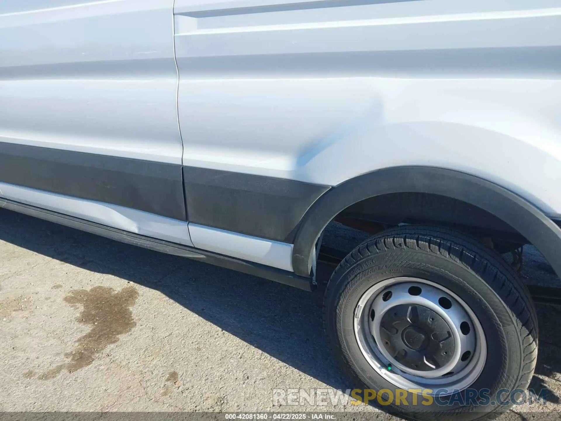 18 Photograph of a damaged car 1FTBW3X89RKB49268 FORD TRANSIT-350 CARGO VAN 2024