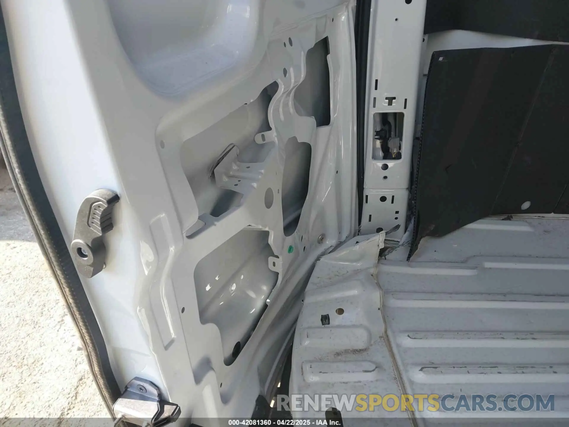19 Photograph of a damaged car 1FTBW3X89RKB49268 FORD TRANSIT-350 CARGO VAN 2024