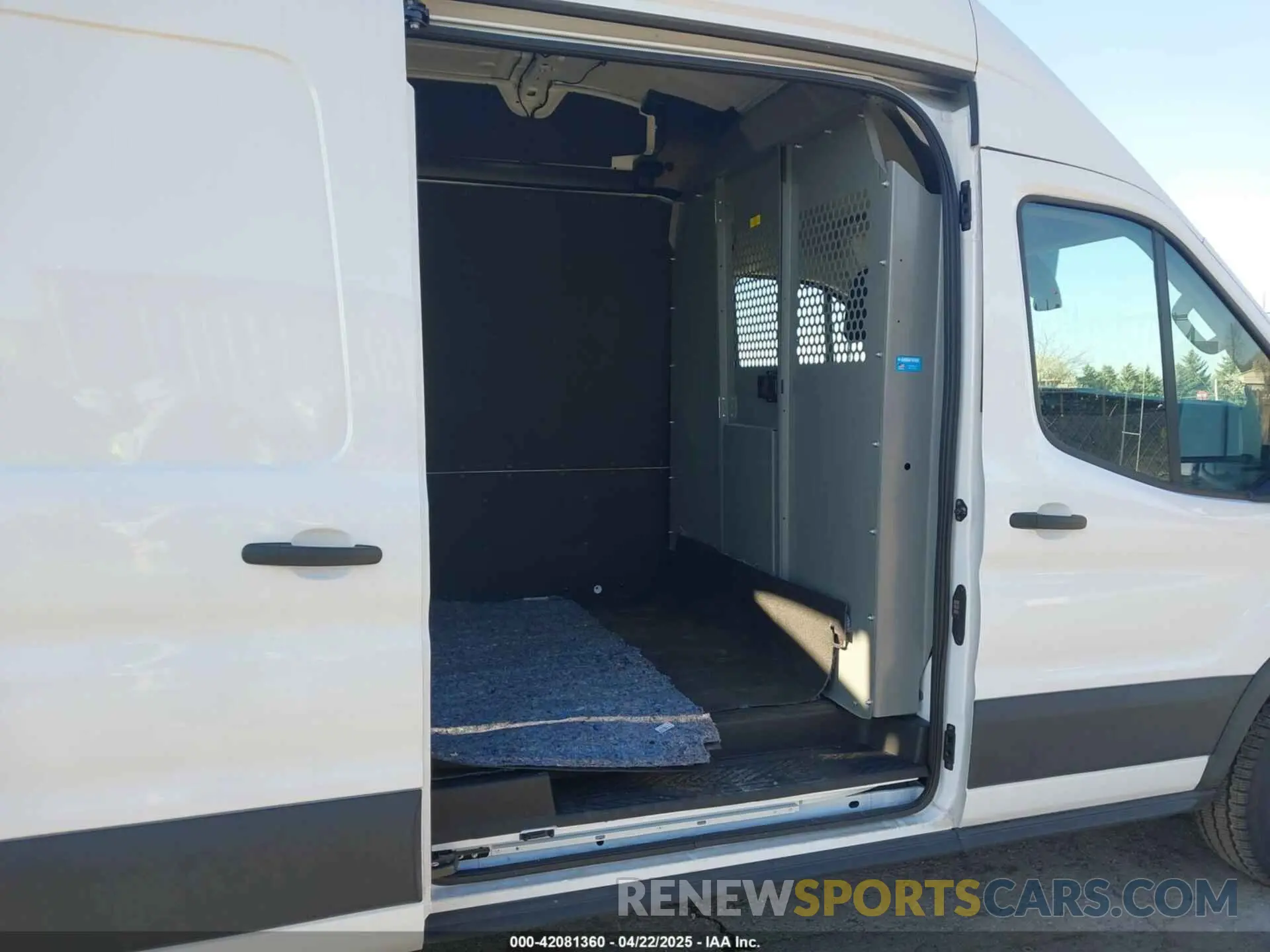 8 Photograph of a damaged car 1FTBW3X89RKB49268 FORD TRANSIT-350 CARGO VAN 2024