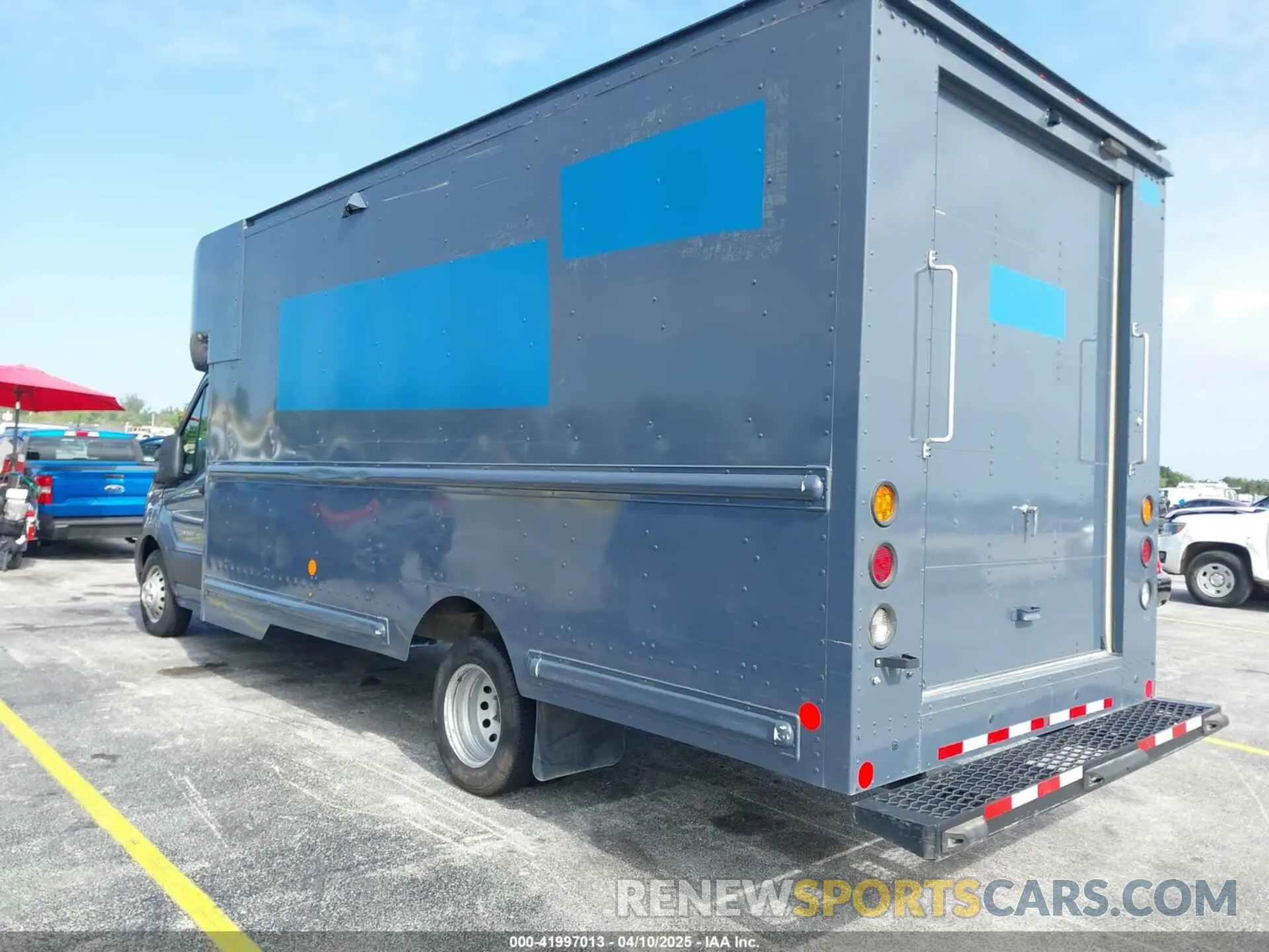 3 Photograph of a damaged car 1FDDF6P87MKA59521 FORD TRANSIT-350 CUTAWAY 2021