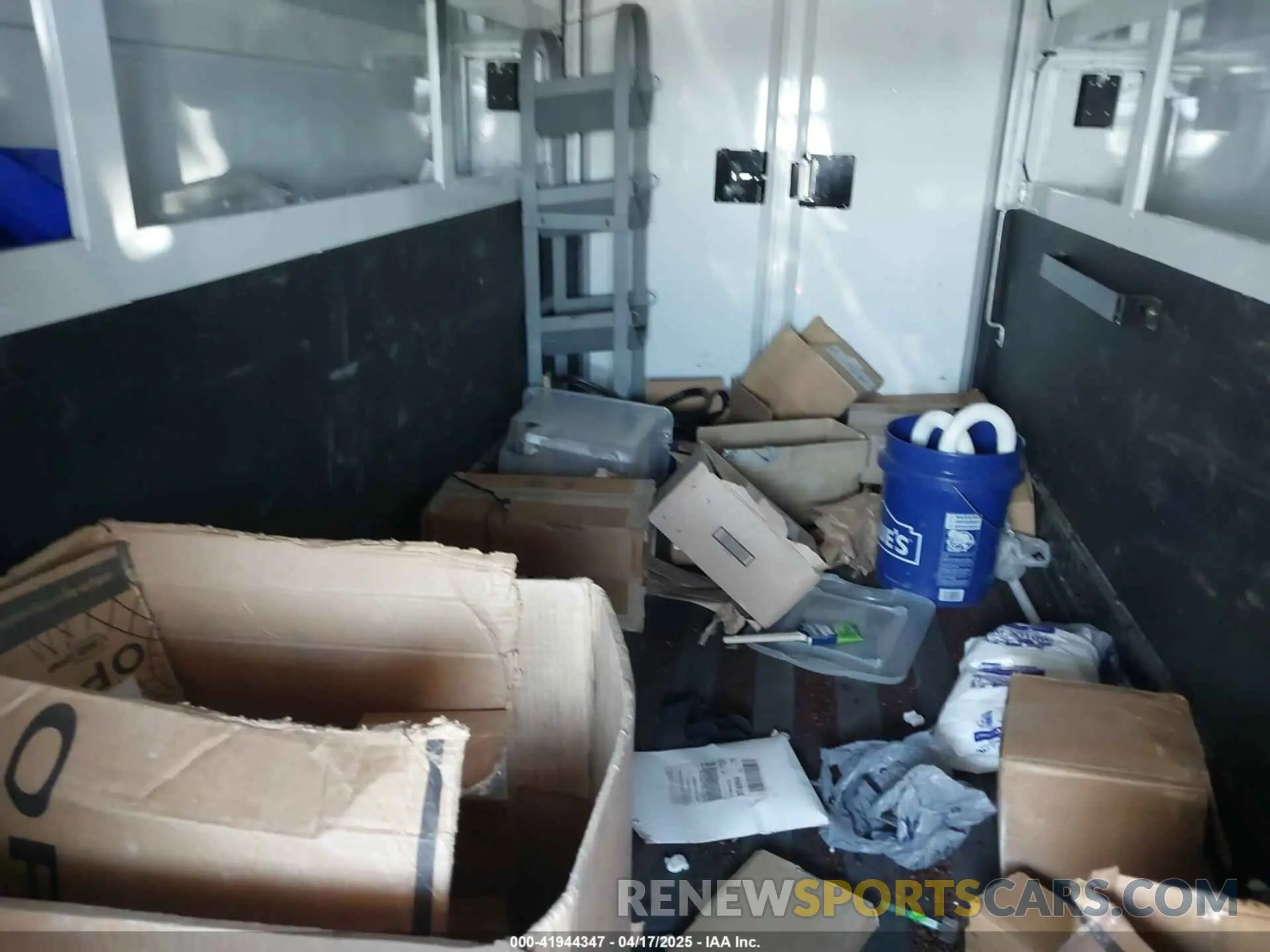 6 Фотография поврежденного автомобиля 1FDBW5P84PKB17347 FORD TRANSIT-350 CUTAWAY 2023