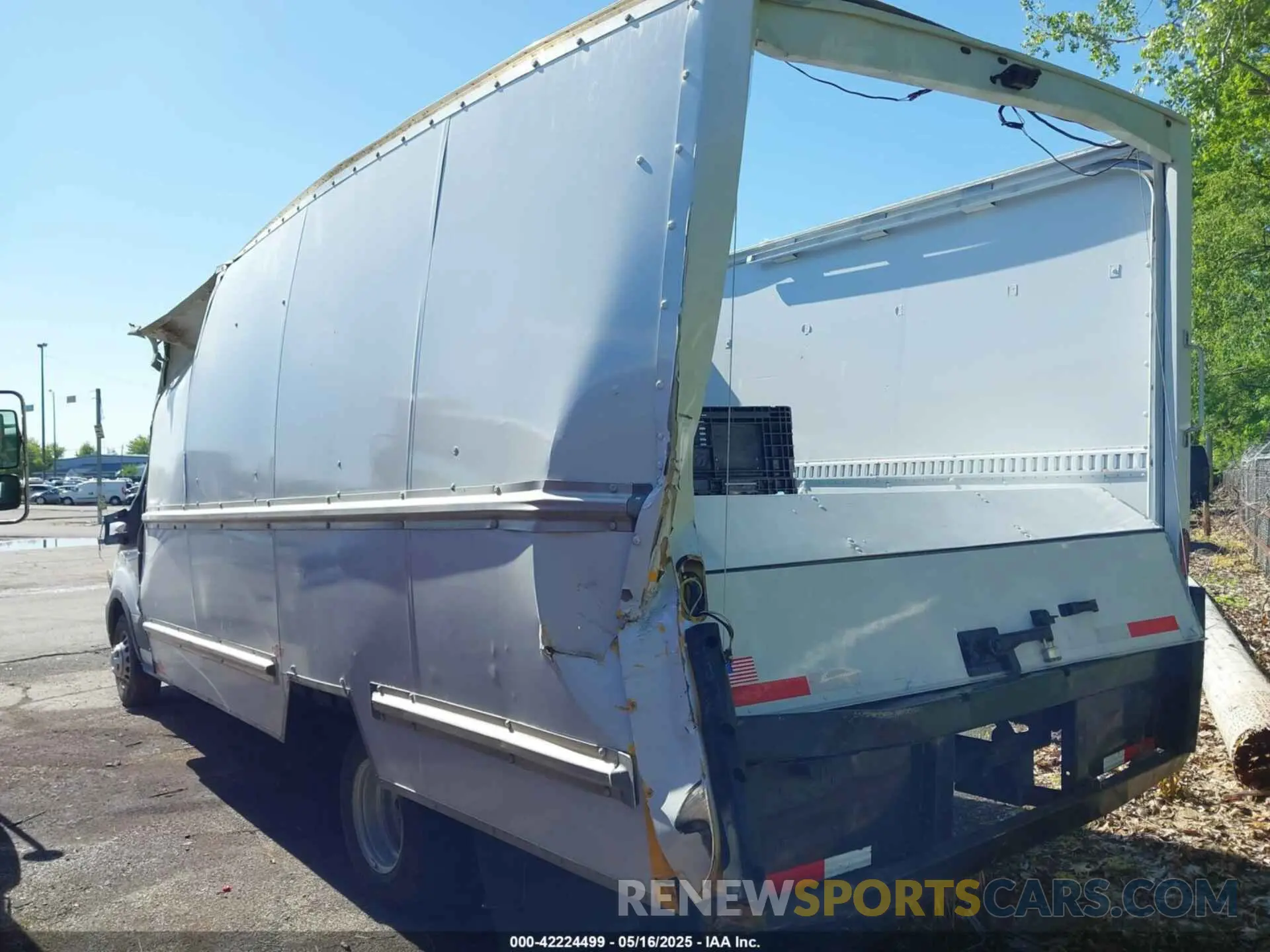 3 Фотография поврежденного автомобиля 1FDSF6P85RKB79591 FORD TRANSIT-350 CUTAWAY 2024