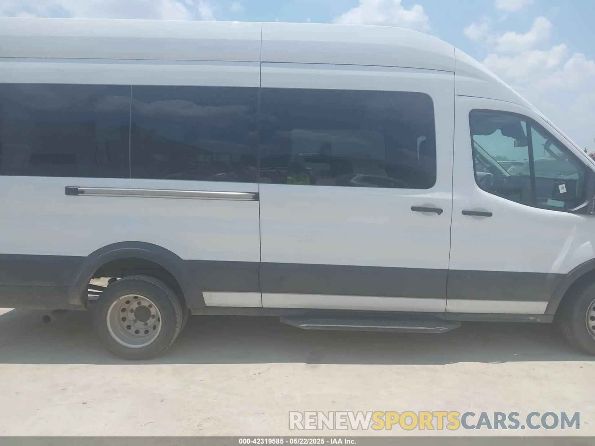 12 Photograph of a damaged car 1FBVU4XG4LKA13528 FORD TRANSIT-350 PASSENGER VAN 2020