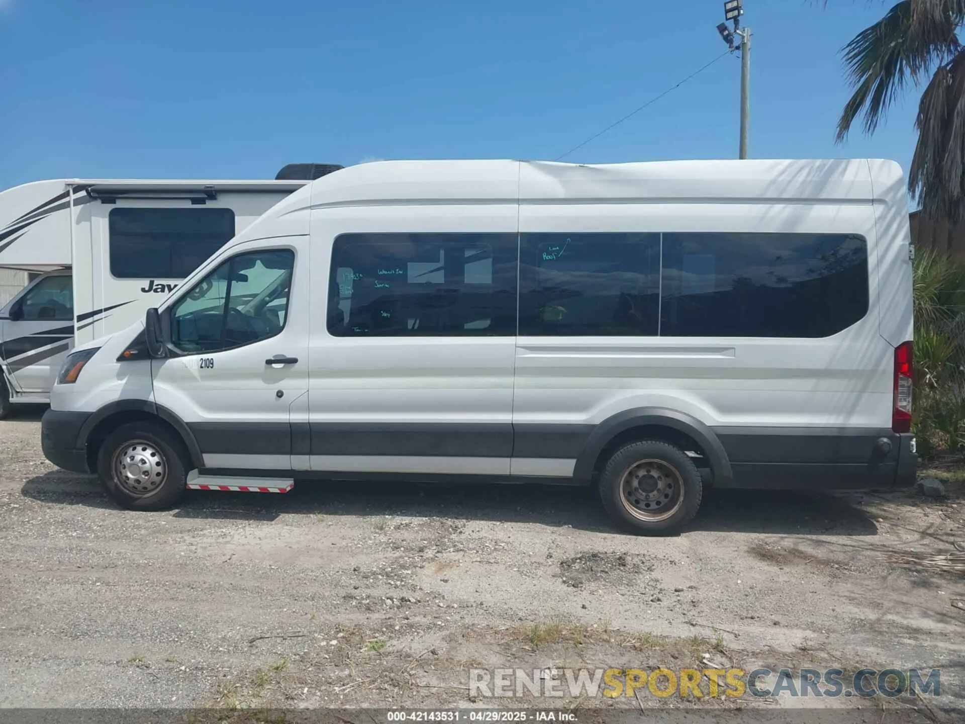 17 Фотография поврежденного автомобиля 1FDVU4X8XLKB61876 FORD TRANSIT-350 PASSENGER VAN 2020