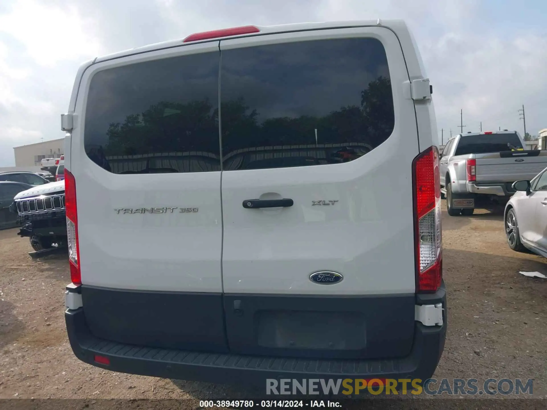 17 Photograph of a damaged car 1FBAX2Y86NKA79079 FORD TRANSIT-350 PASSENGER VAN 2022