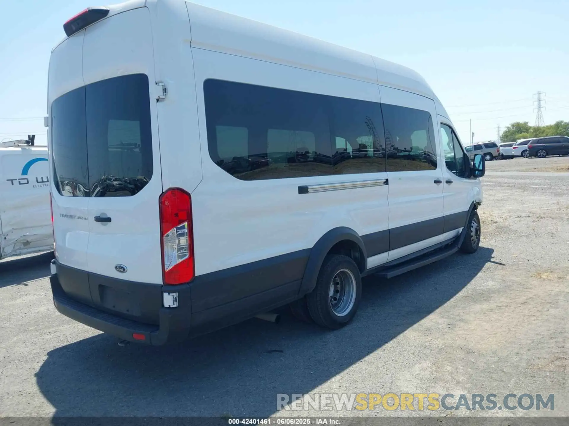 4 Photograph of a damaged car 1FBVU4X86PKB82738 FORD TRANSIT-350 PASSENGER VAN 2023