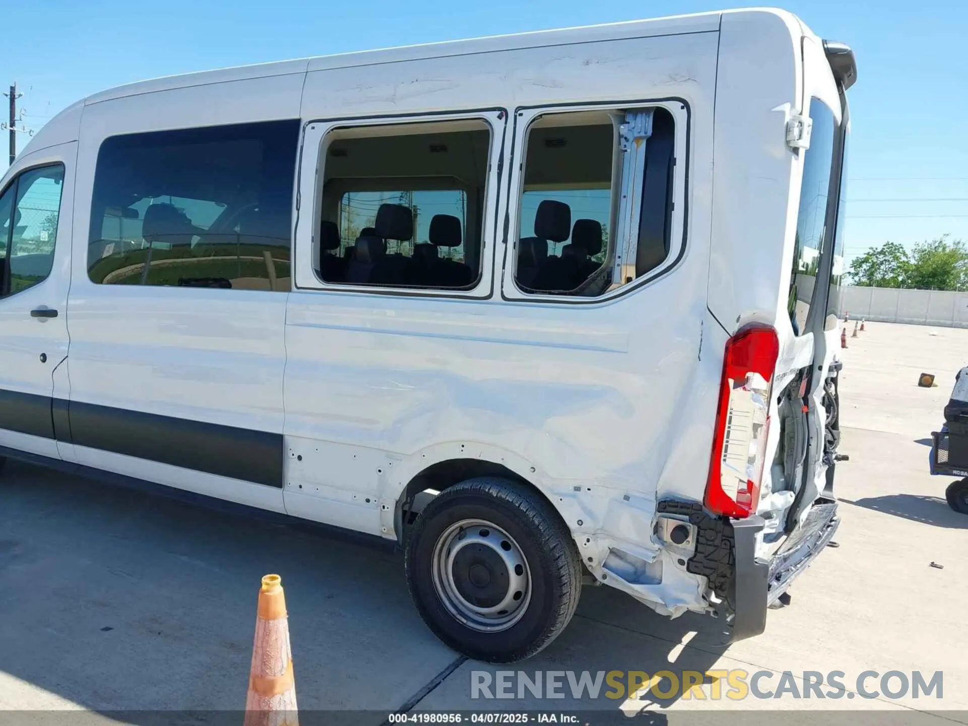 6 Фотография поврежденного автомобиля 1FBAX2C81RKA68648 FORD TRANSIT-350 PASSENGER VAN 2024