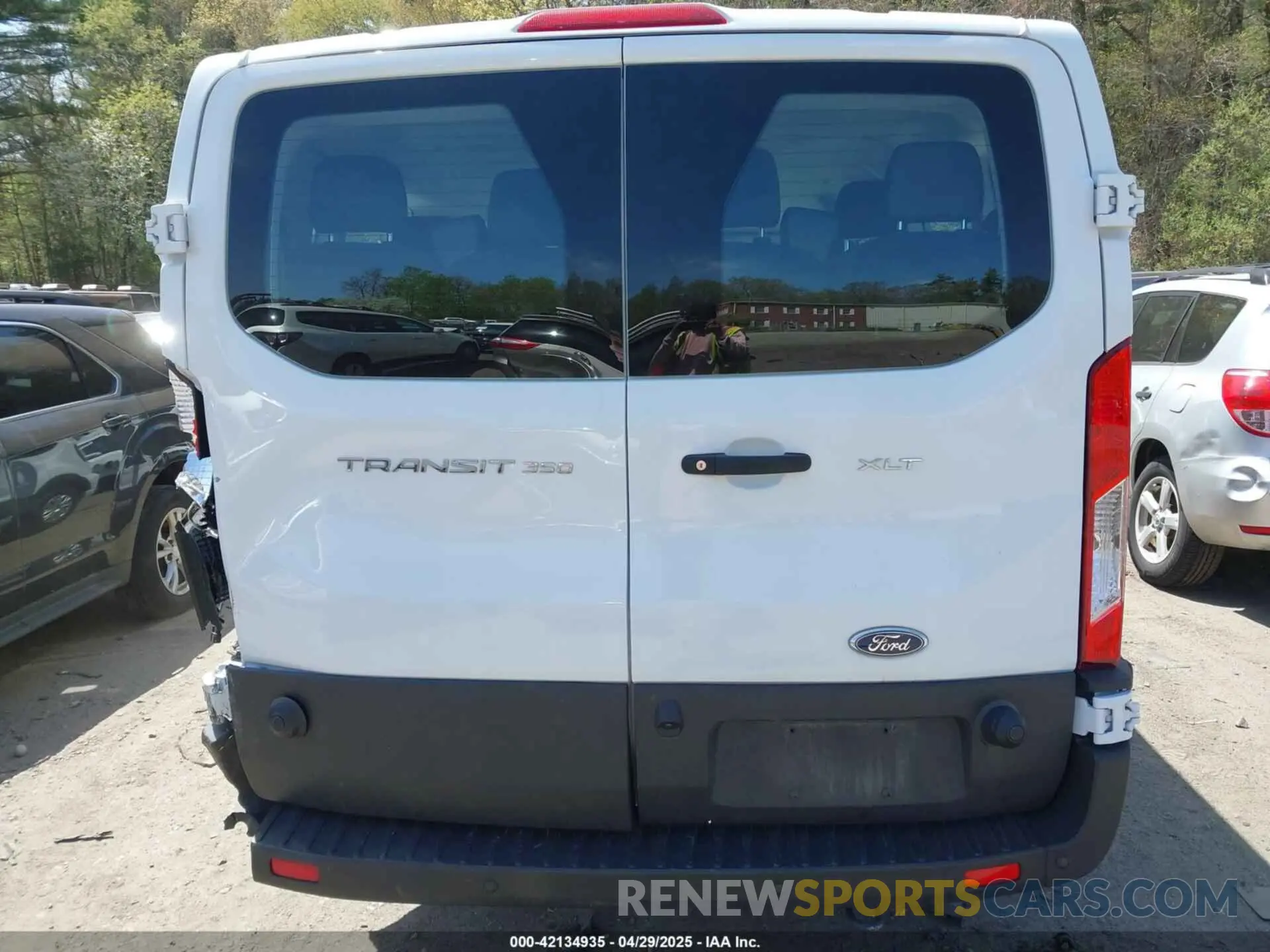 17 Photograph of a damaged car 1FBAX2Y88RKA15681 FORD TRANSIT-350 PASSENGER VAN 2024
